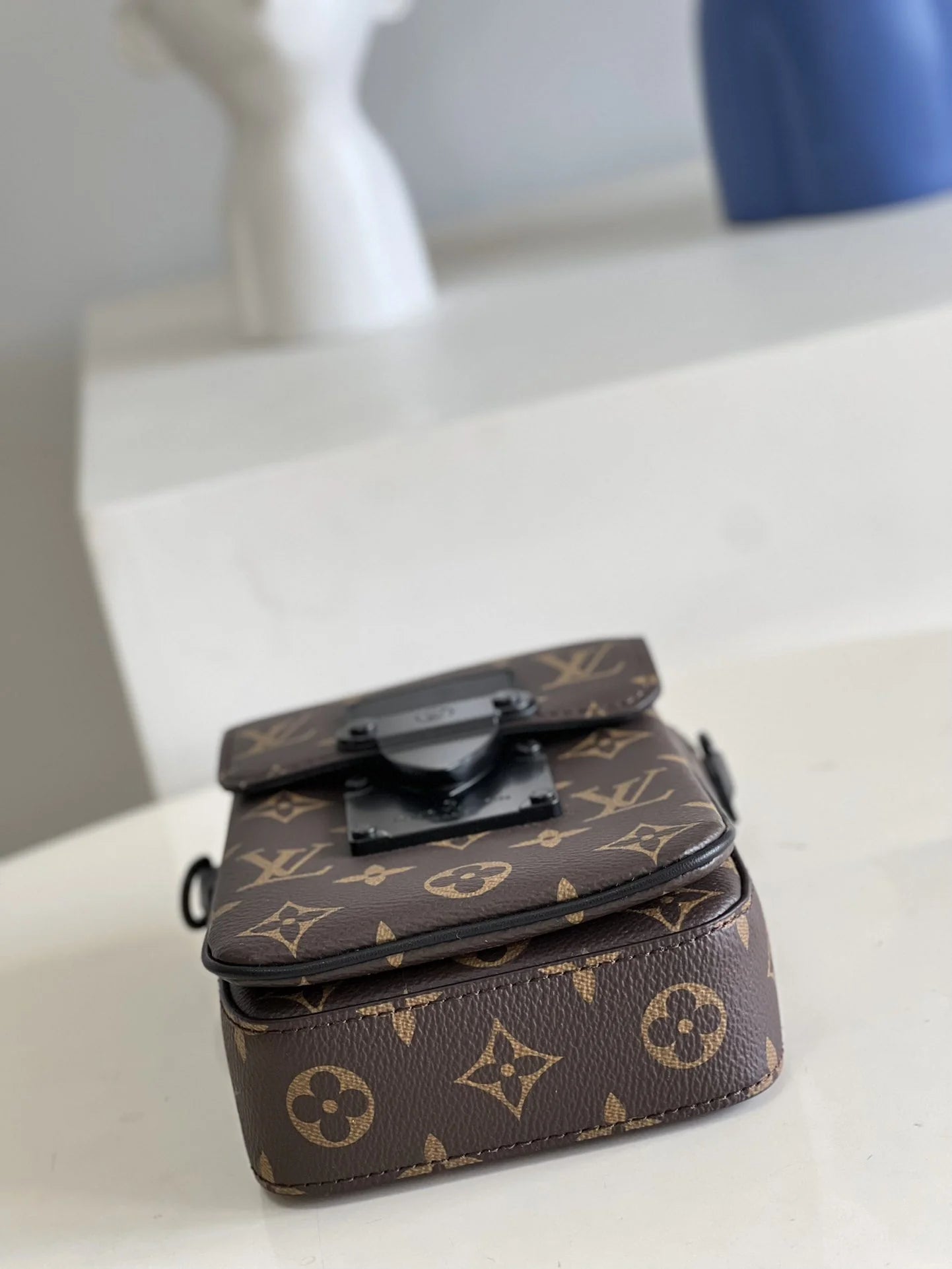 LV BAG M