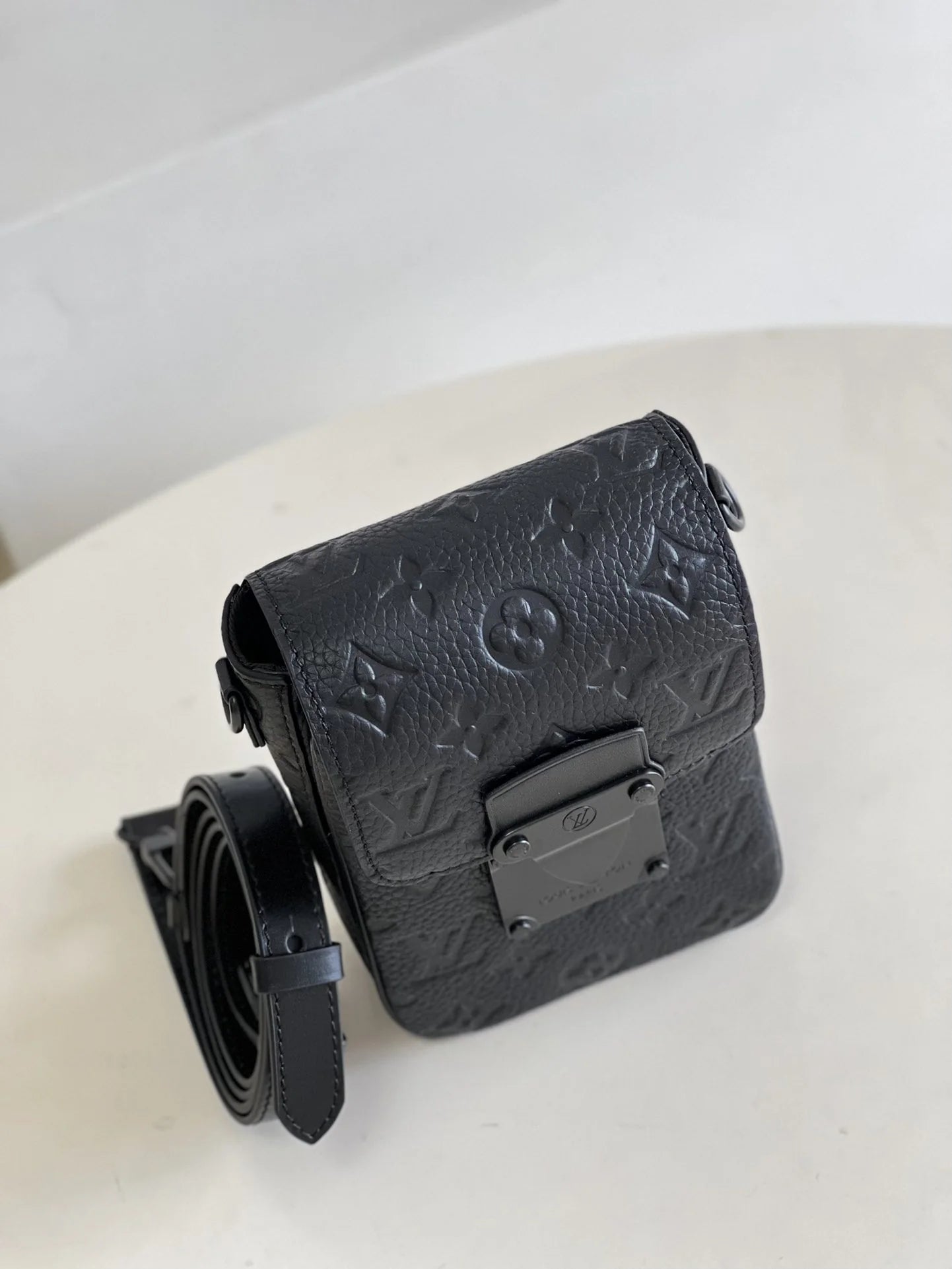 LV BAG M