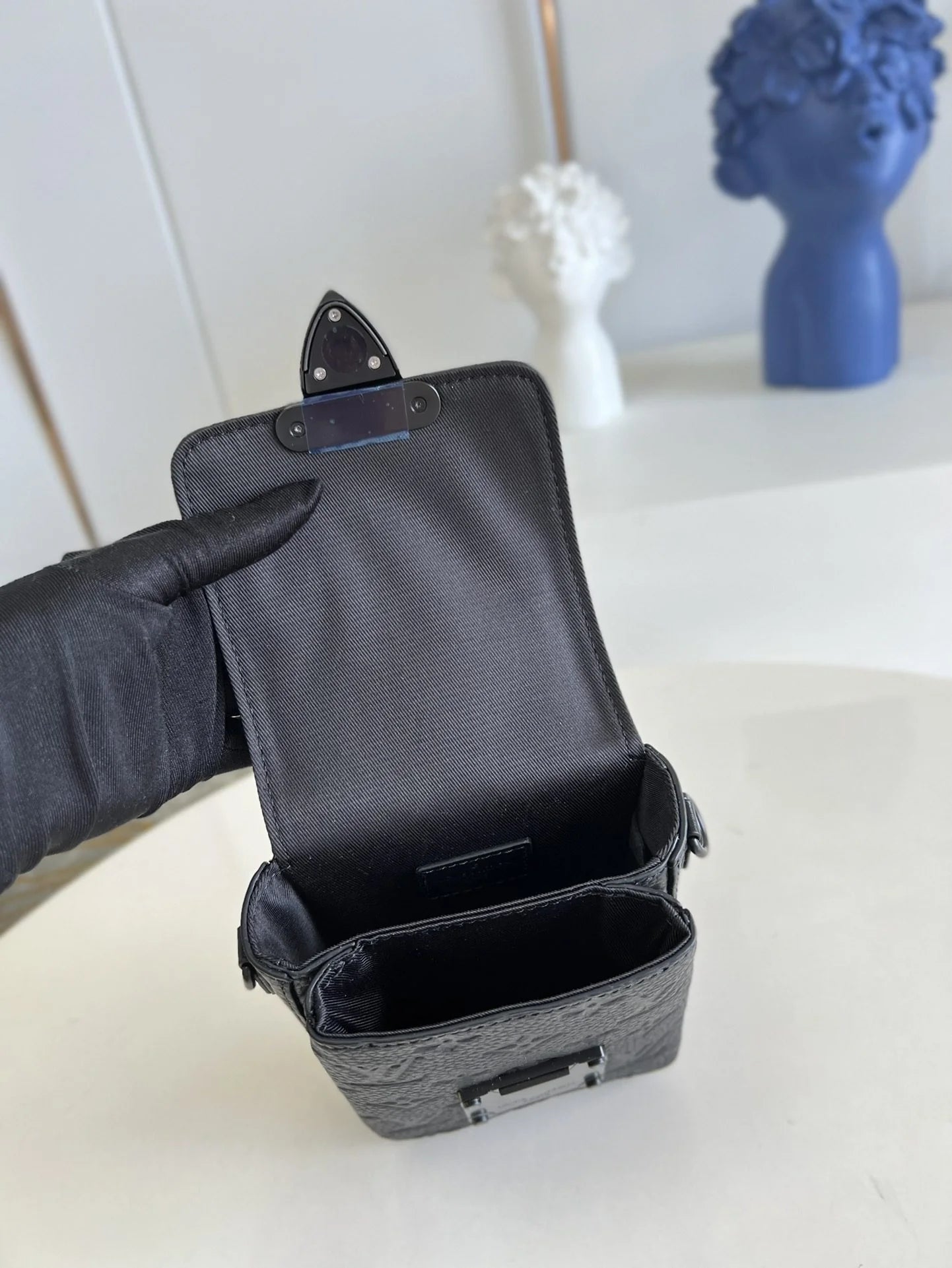 LV BAG M