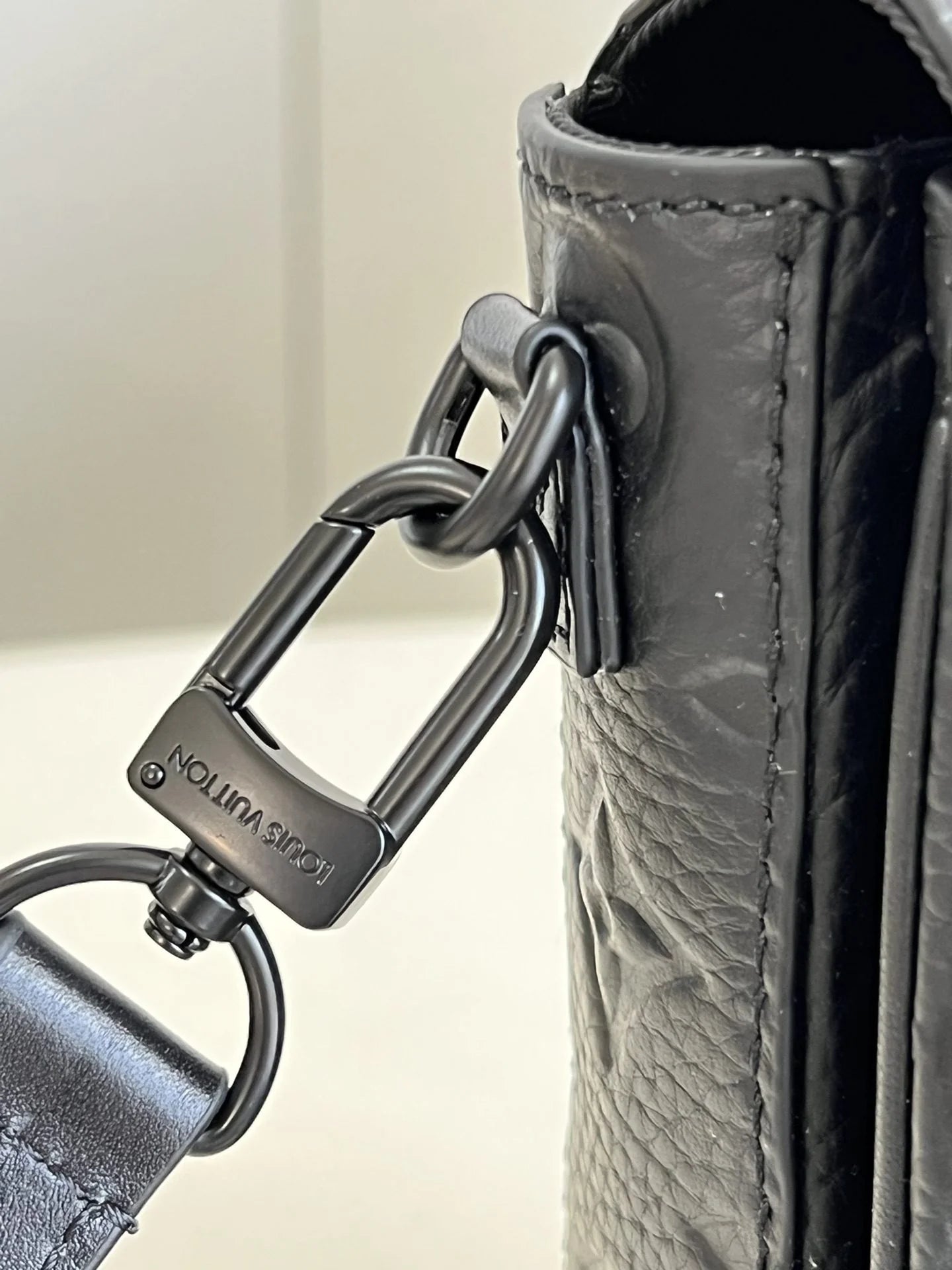 LV BAG M