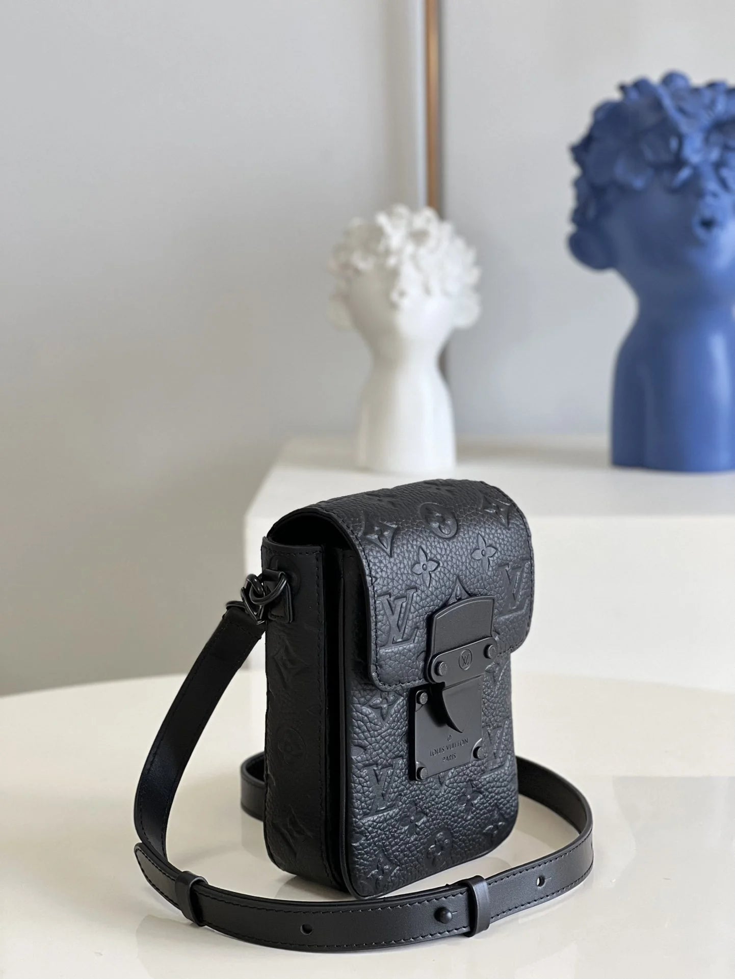 LV BAG M