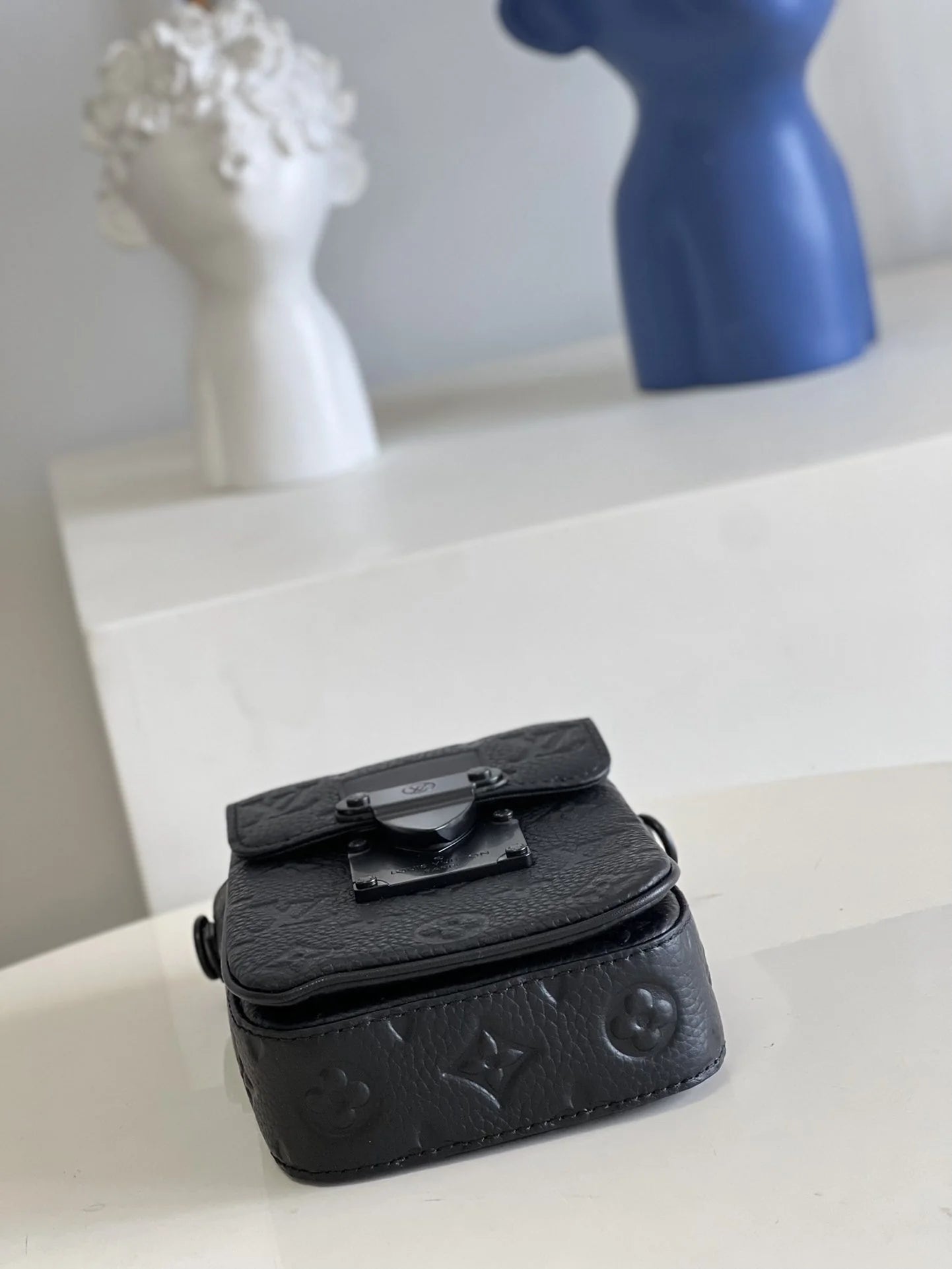 LV BAG M