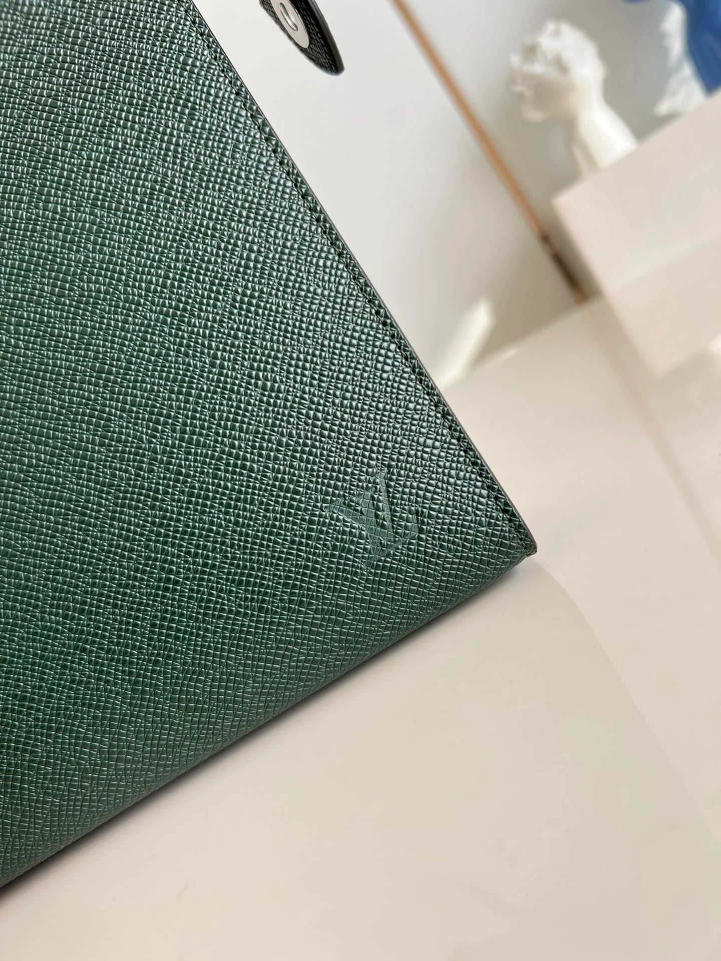 LV BAG M81556