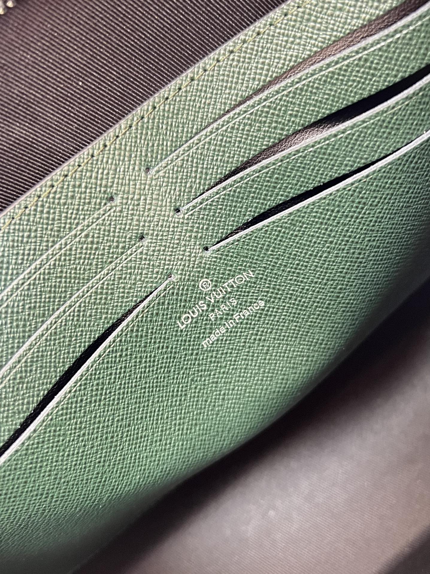 LV BAG M81556