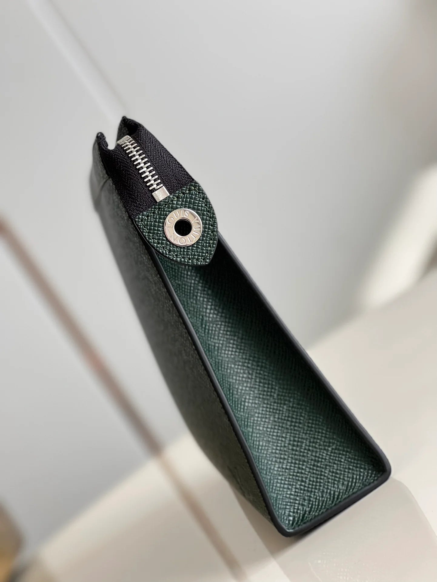 LV BAG M81556