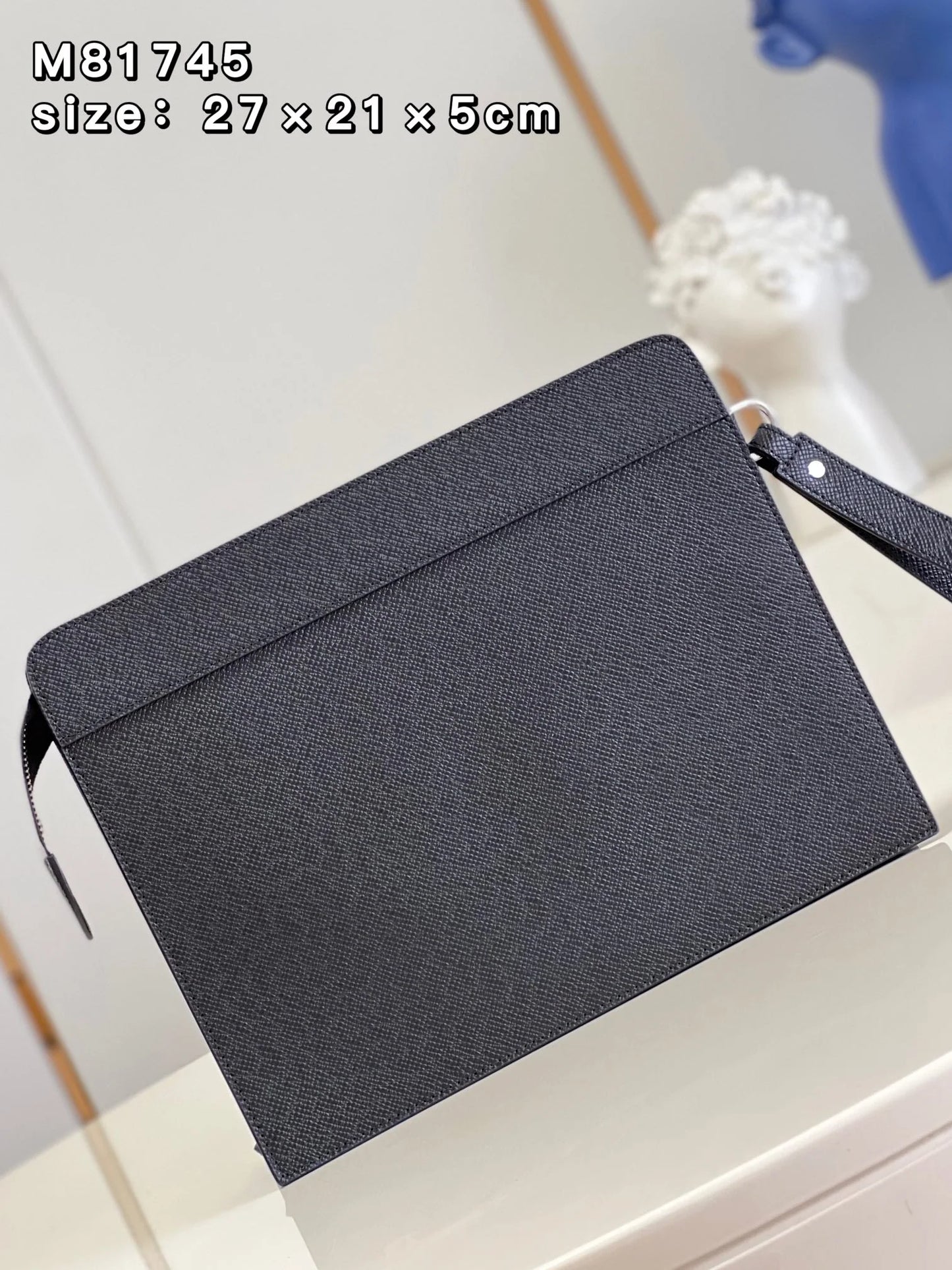 LV BAG M