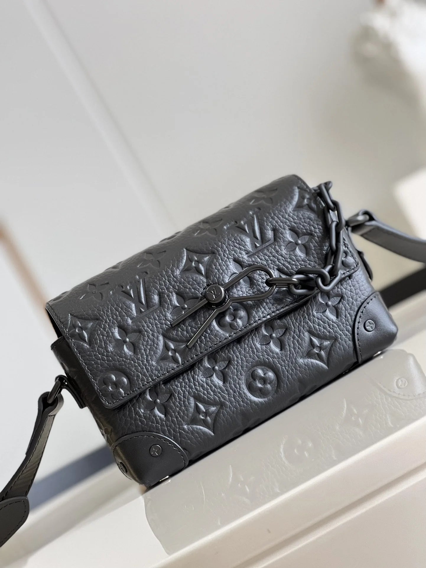 LV BAG M