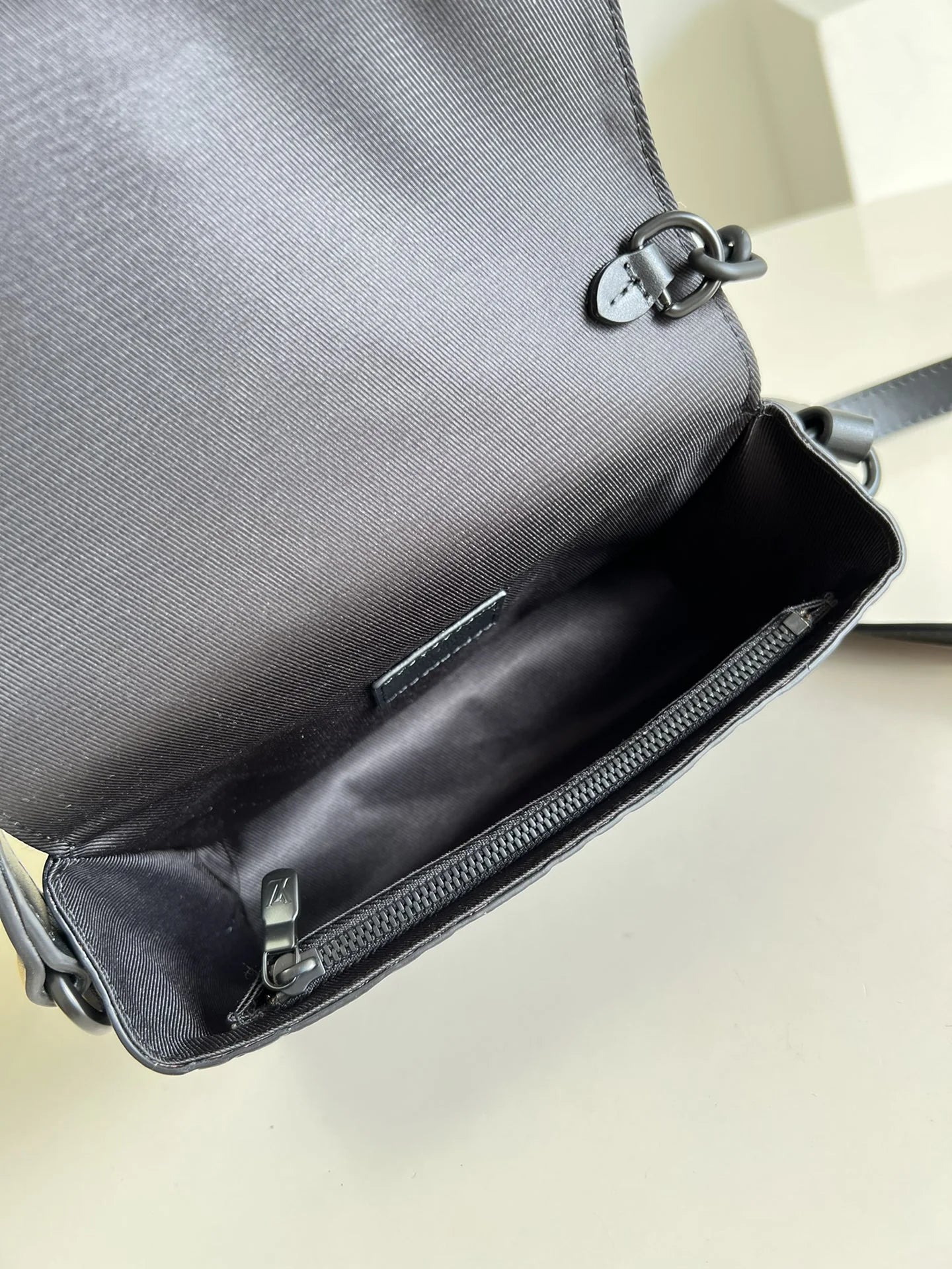 LV BAG M