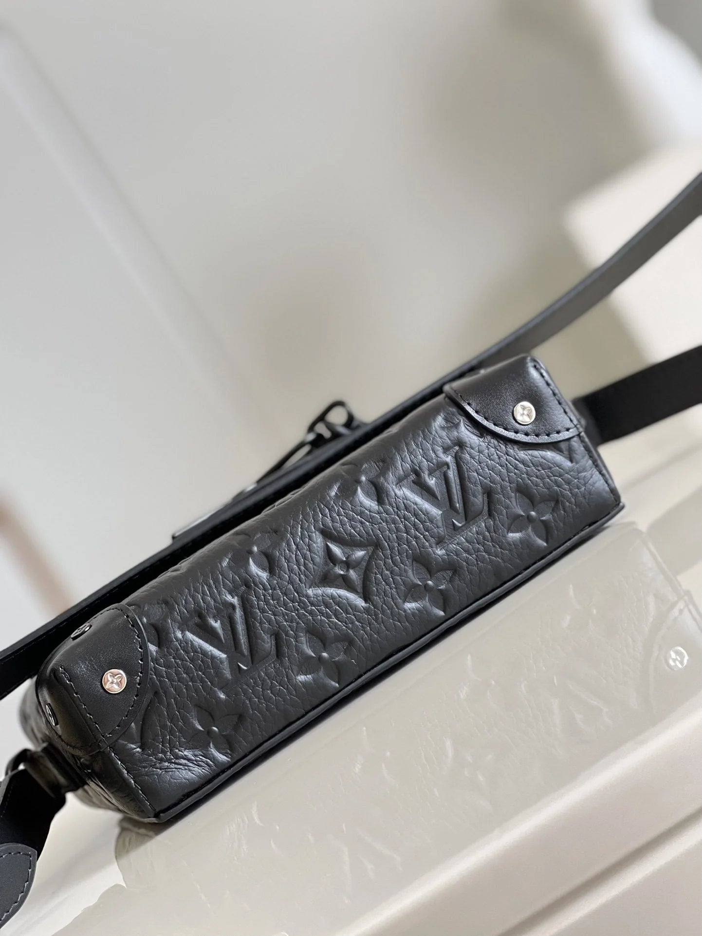 LV BAG M