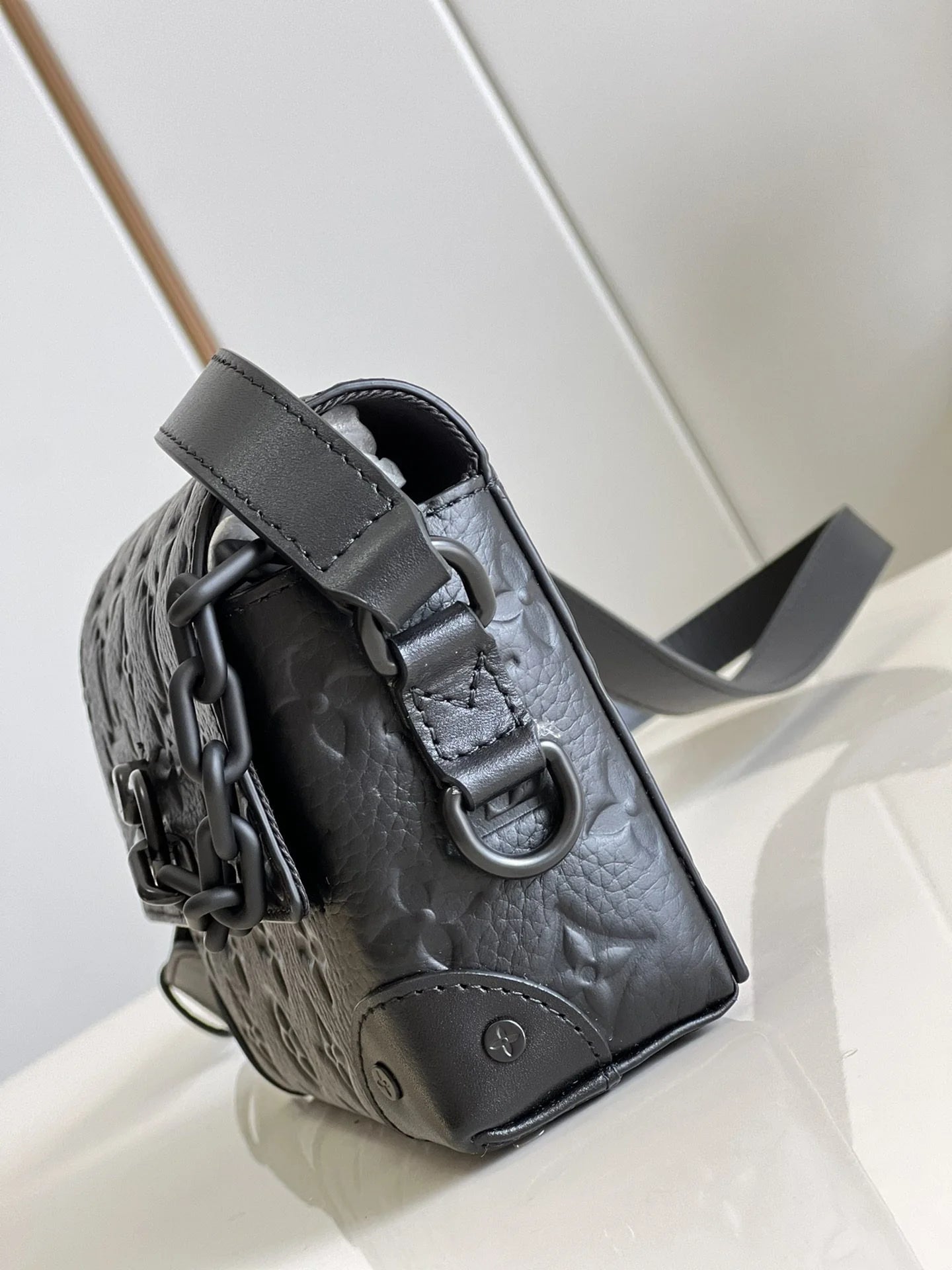 LV BAG M