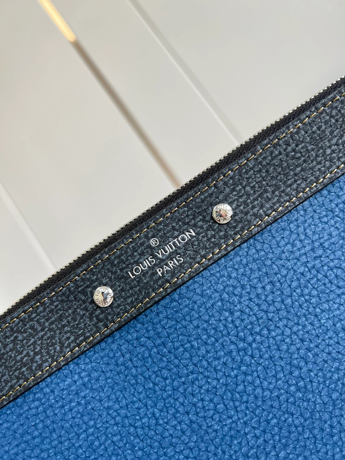 LV BAG M