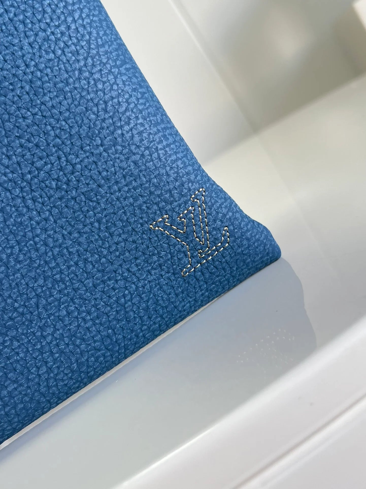 LV BAG M