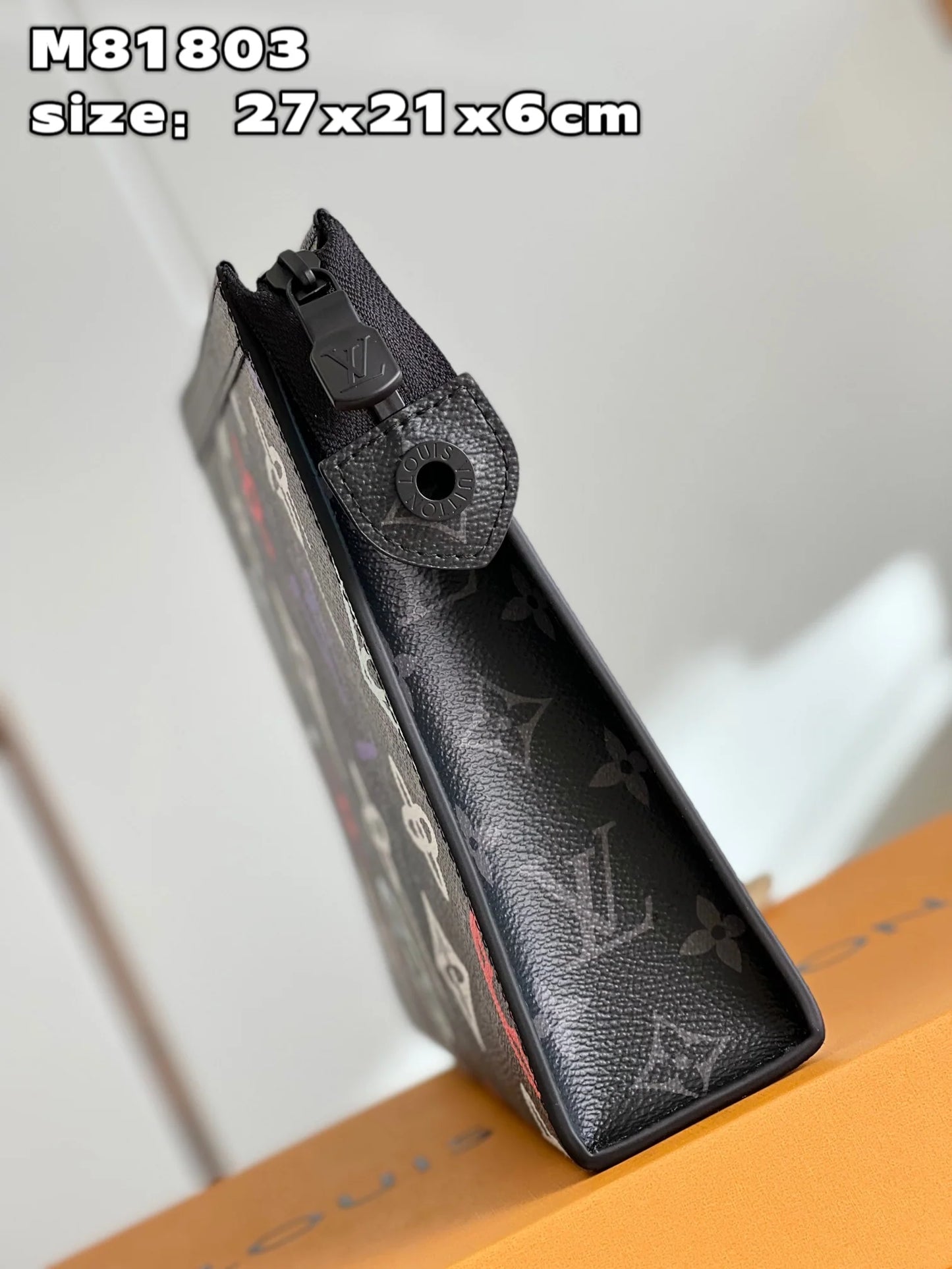 LV BAG M