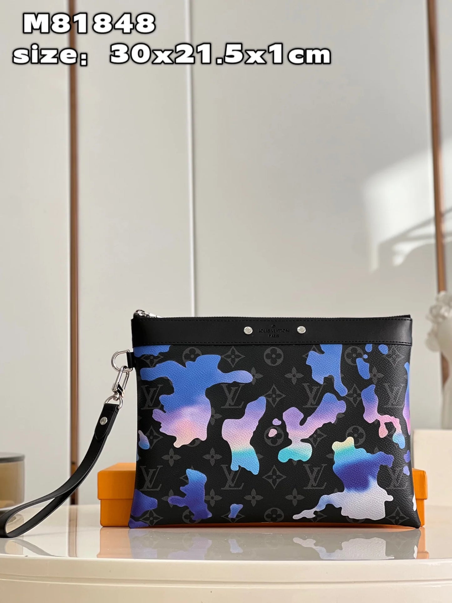 LV BAG M