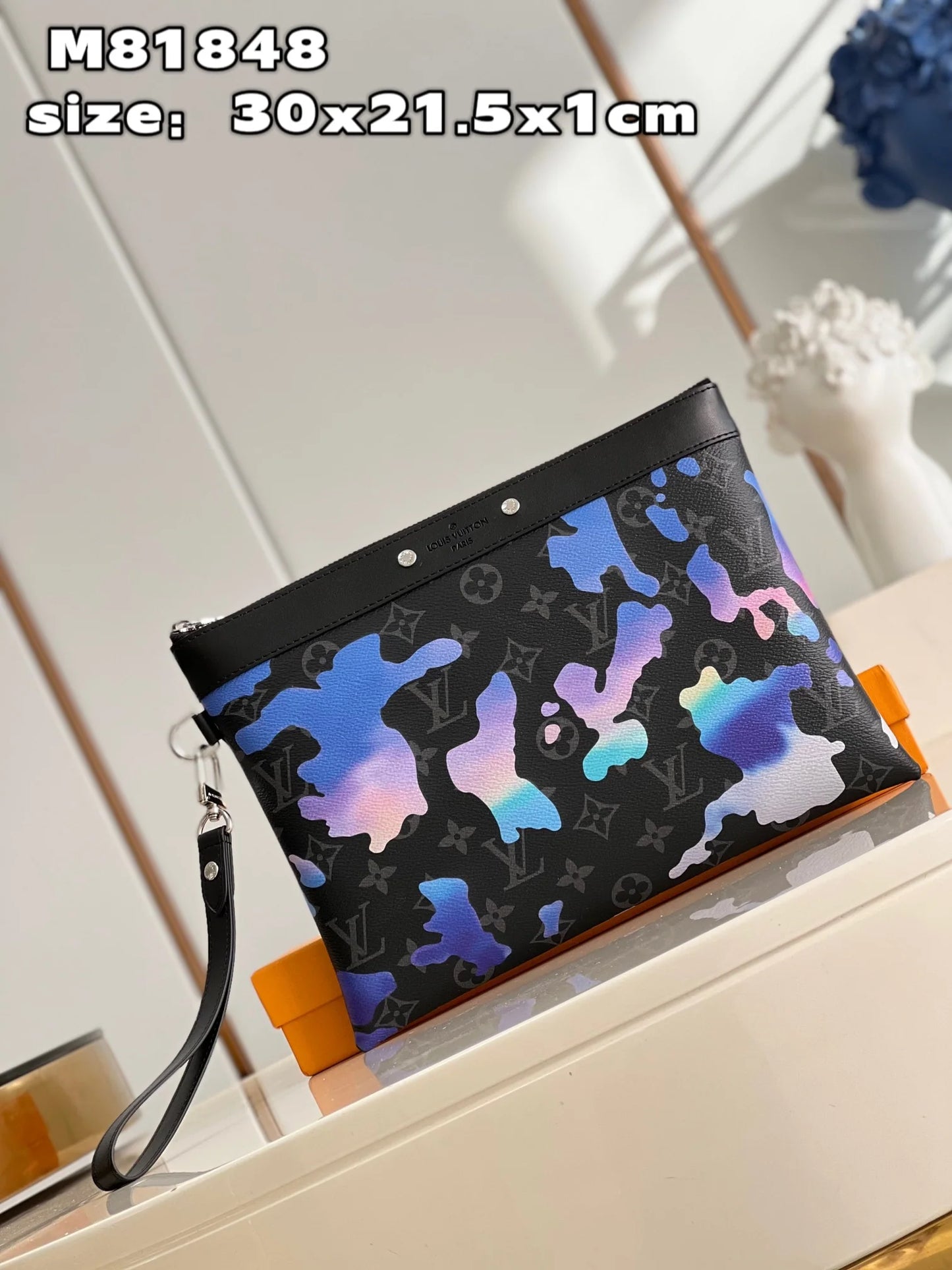 LV BAG M