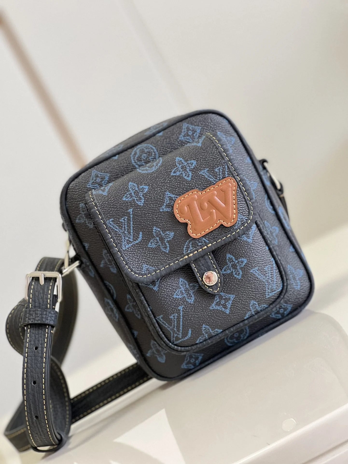 LV BAG M