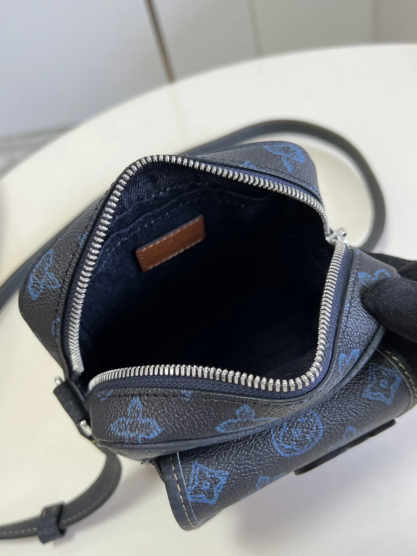 LV BAG M