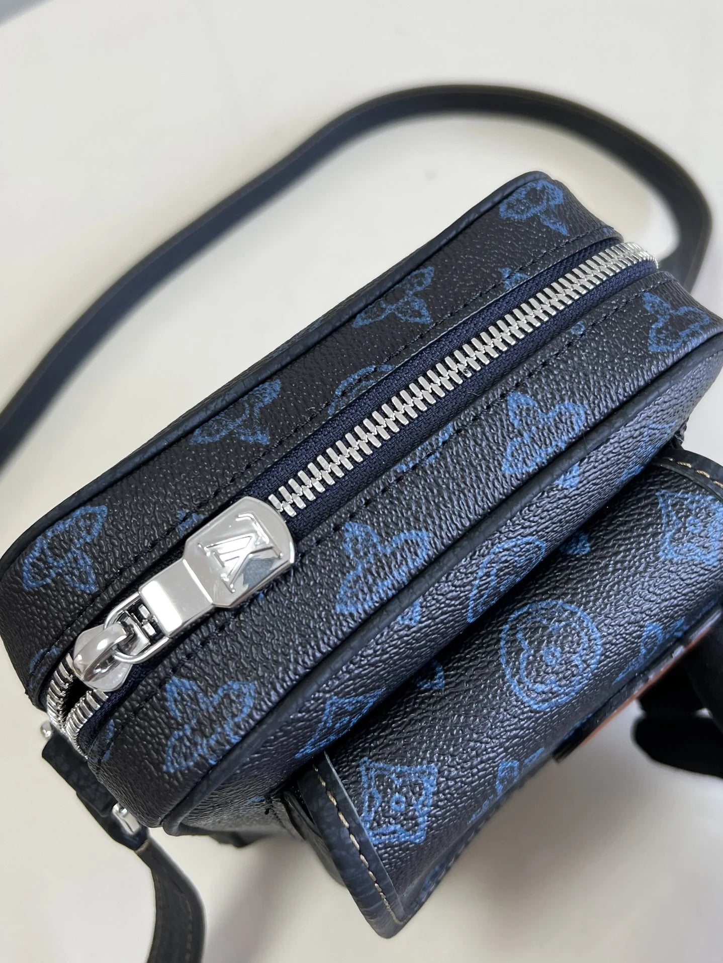 LV BAG M