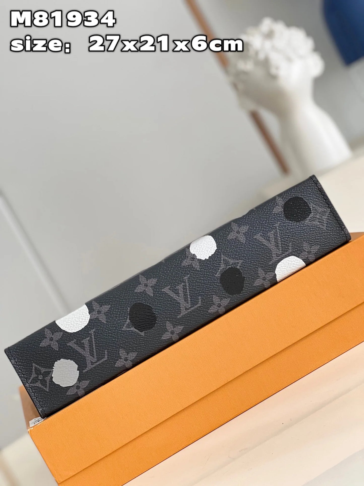 LV BAG M