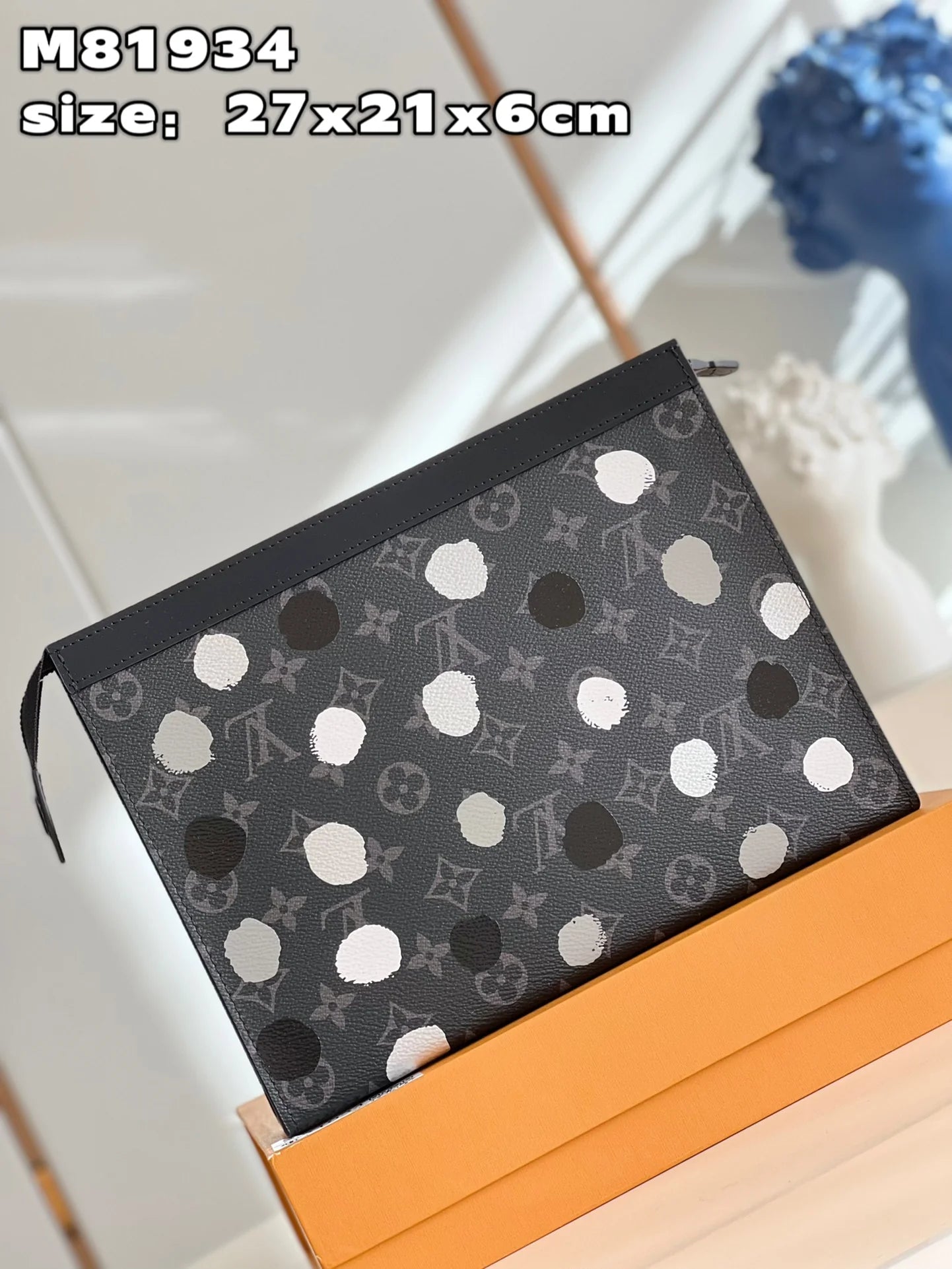 LV BAG M