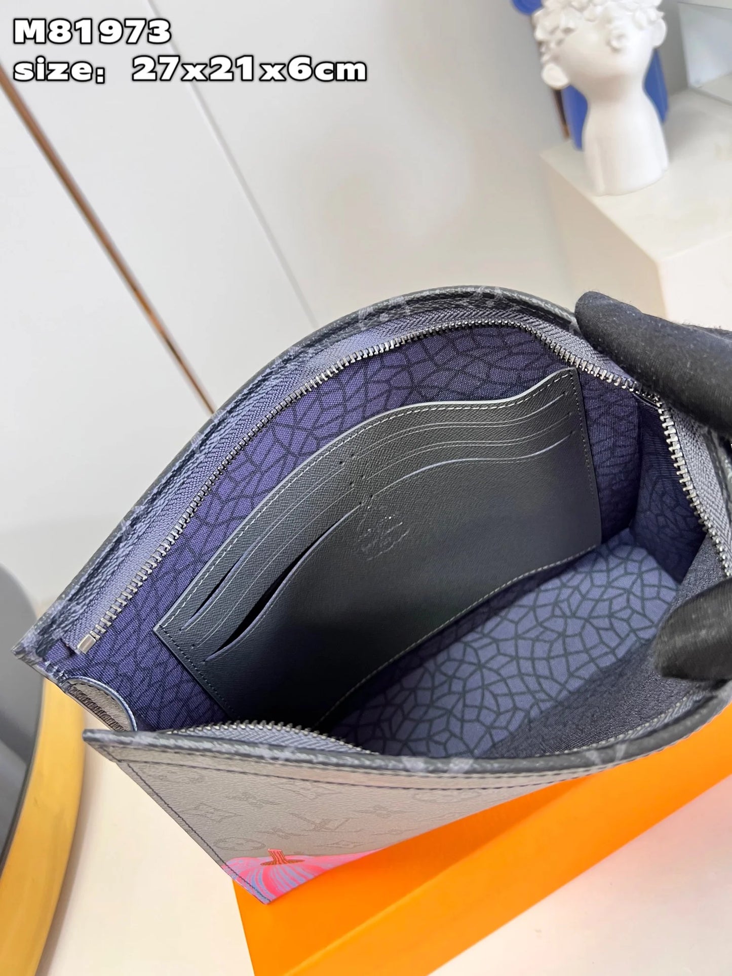 LV BAG M