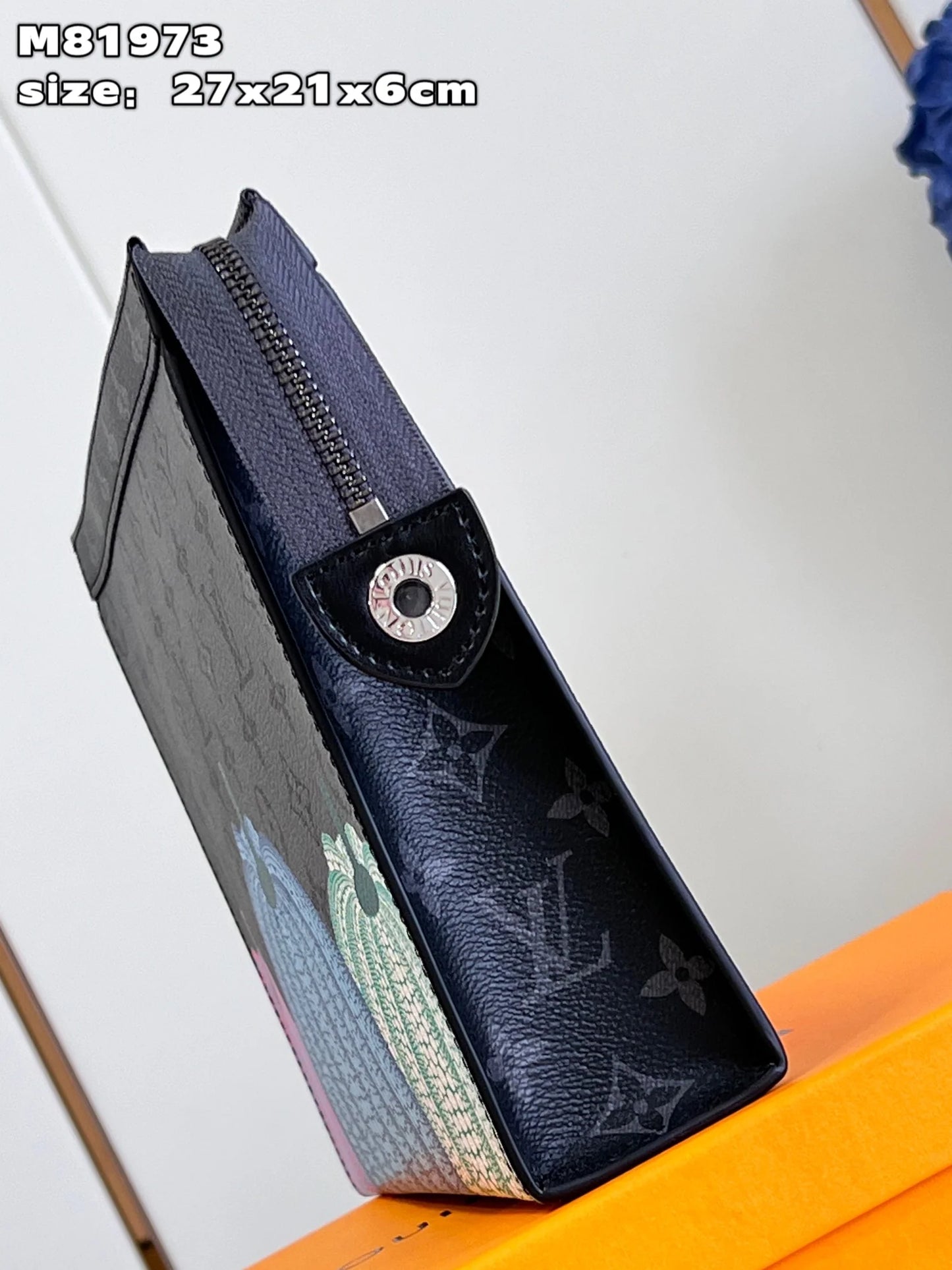 LV BAG M