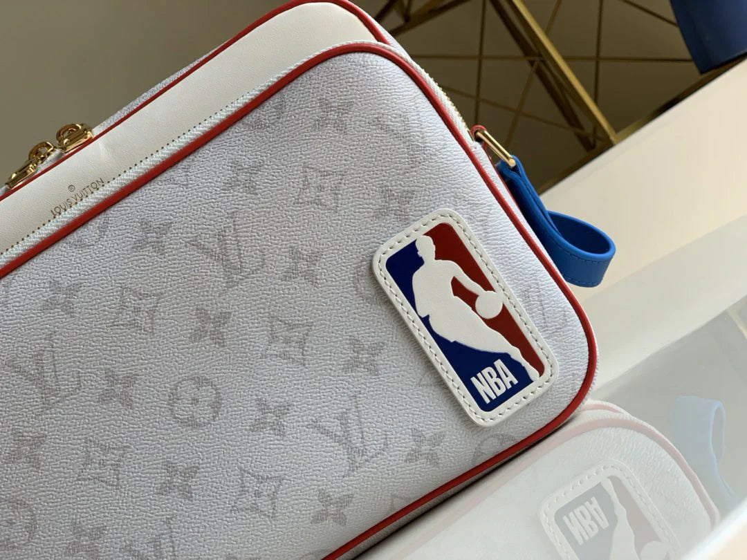 LV BAG M