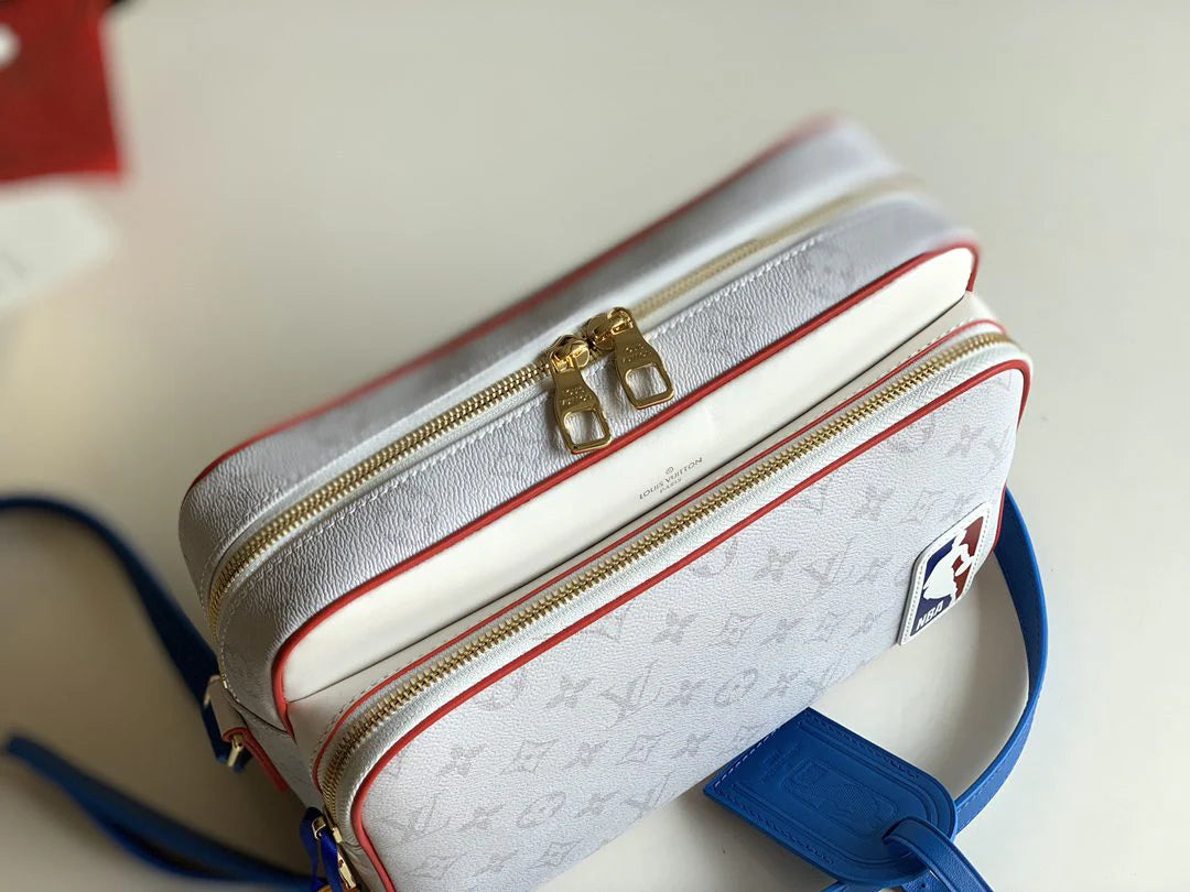 LV BAG M