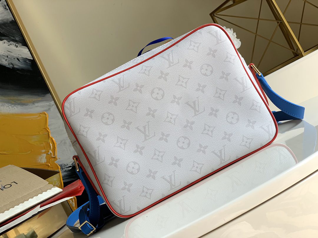 LV BAG M