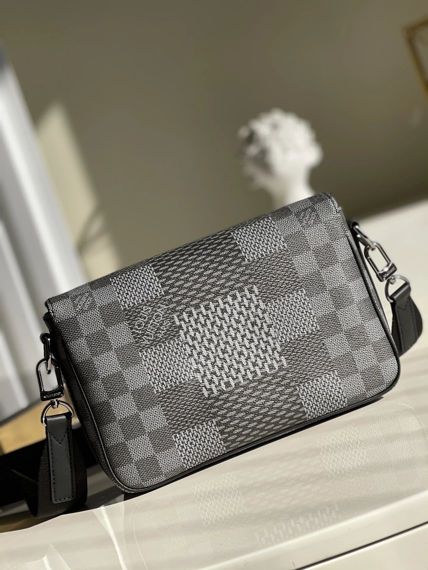 LV BAG N