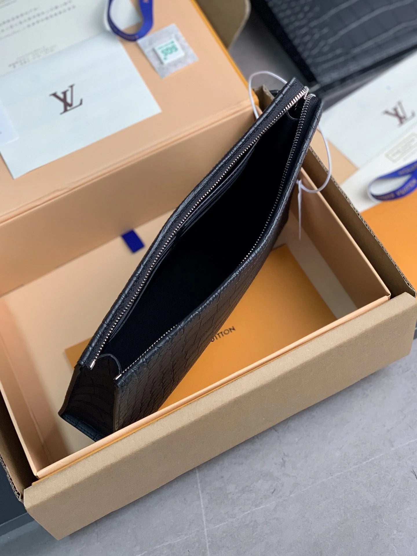 LV Hide Away MM