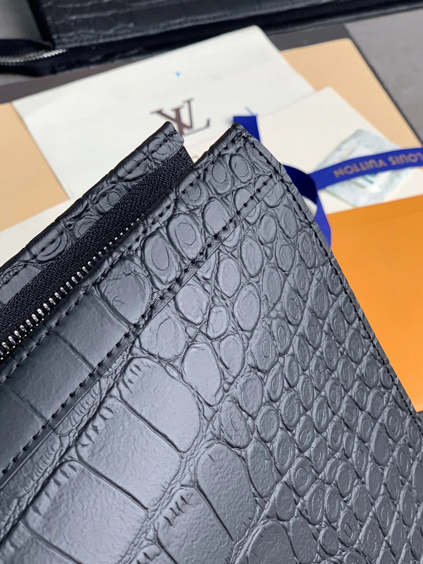 LV Hide Away MM