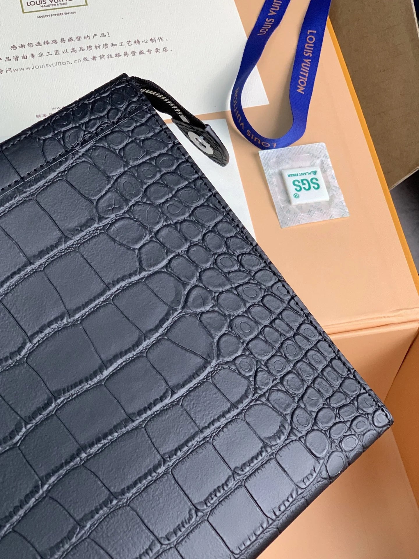 LV Hide Away MM
