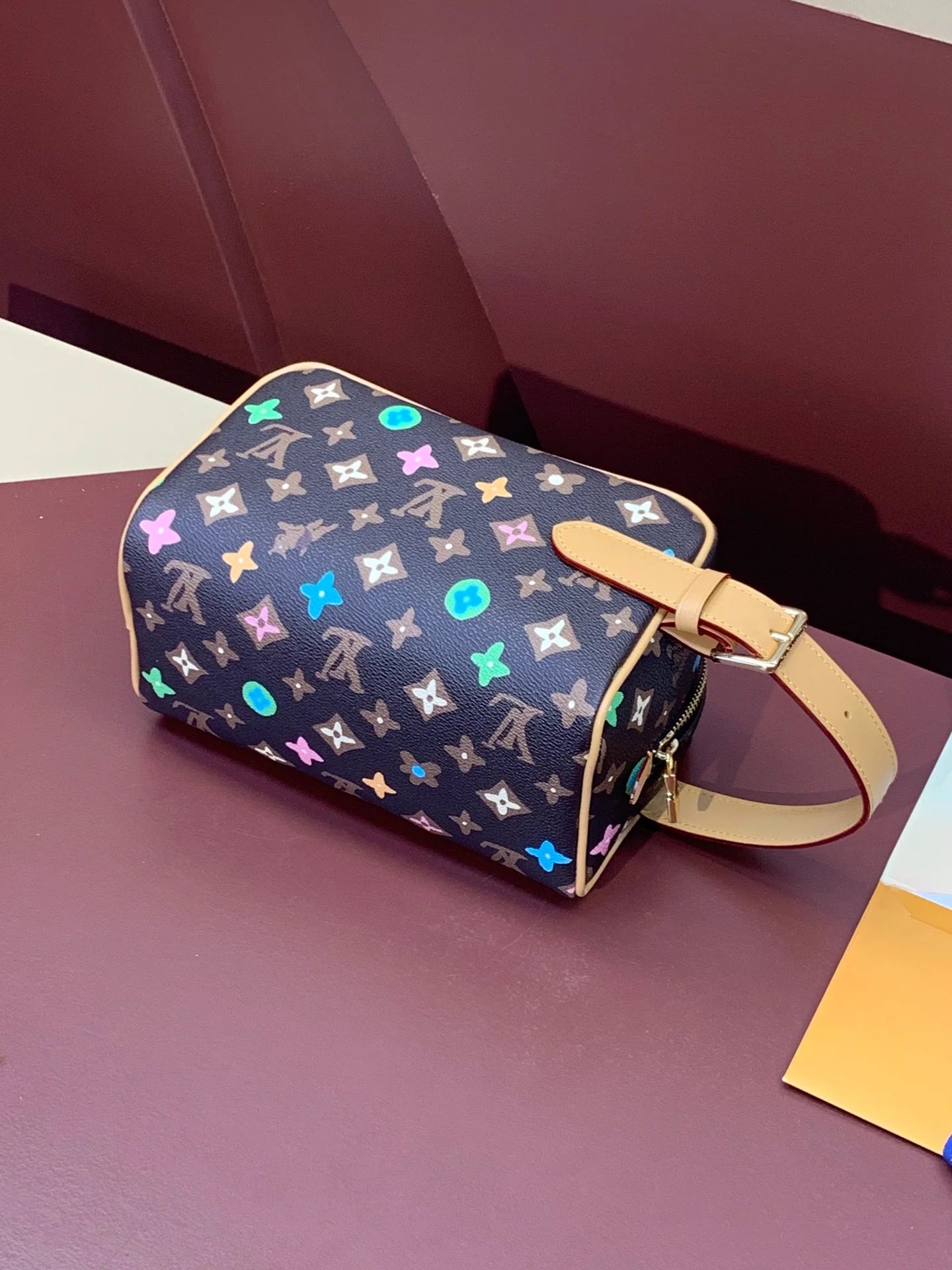 LV CLUTCH