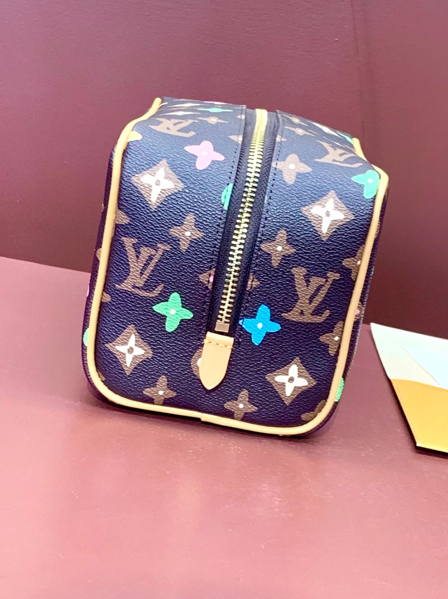 LV CLUTCH