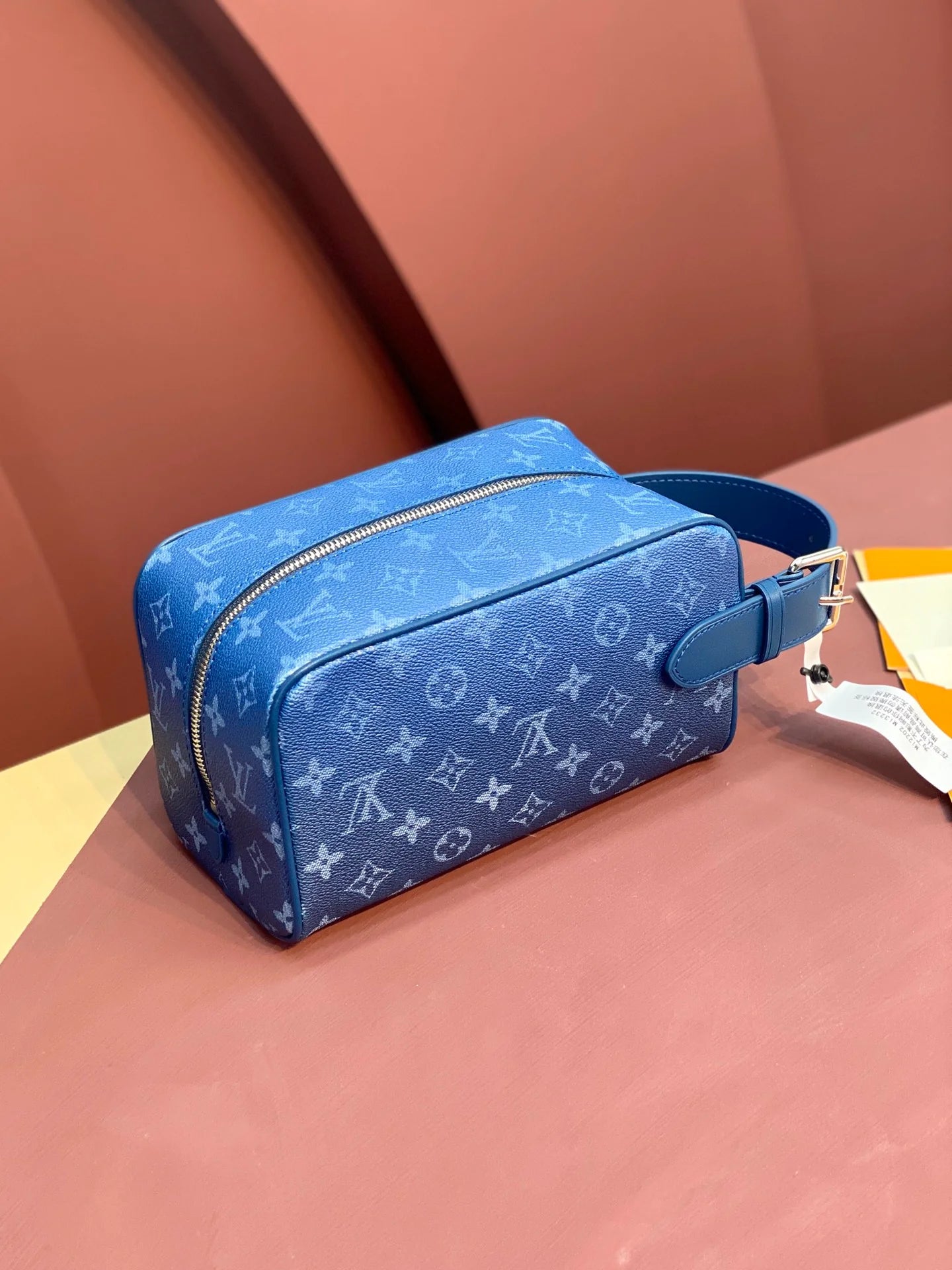 LV CLUTCH