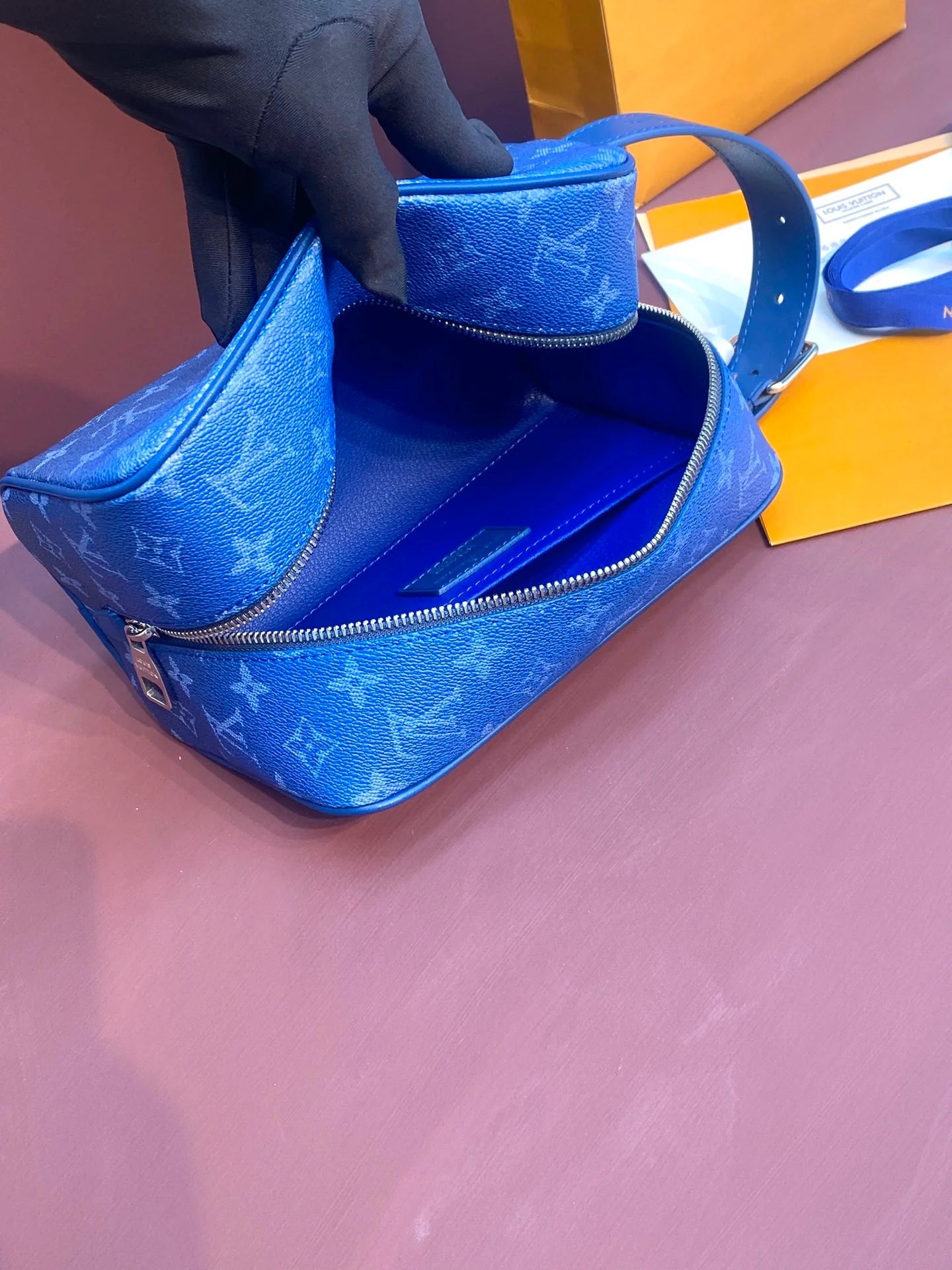 LV CLUTCH
