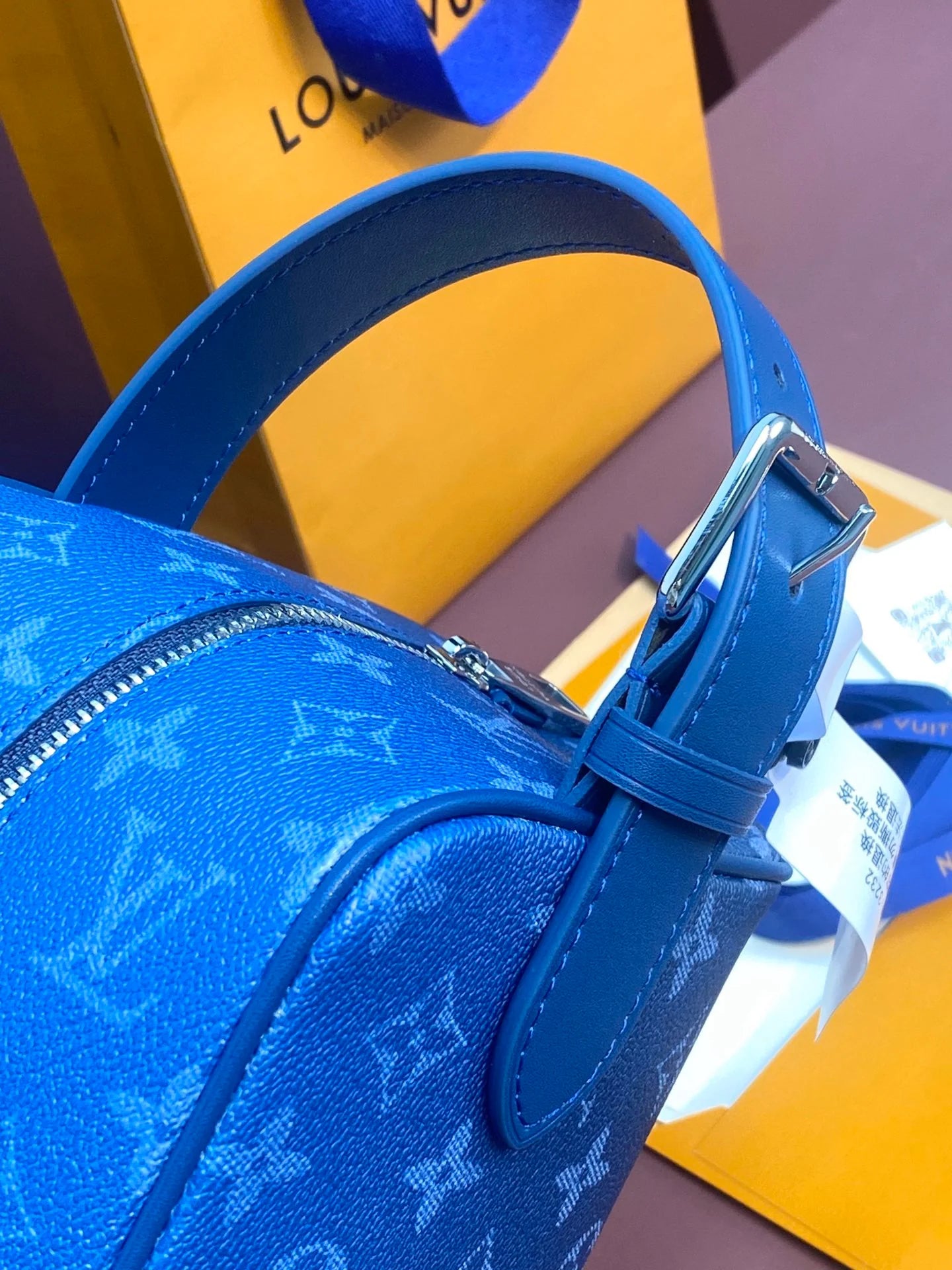 LV CLUTCH