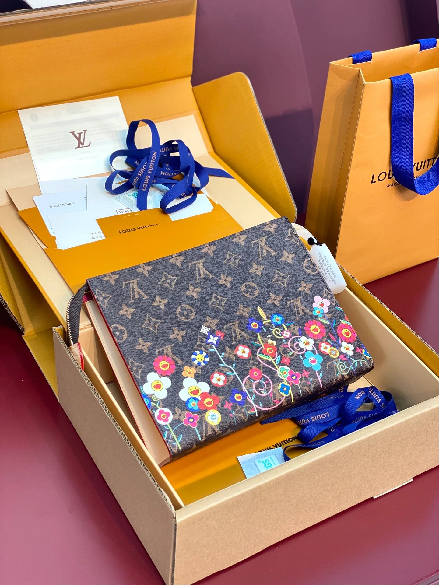 LV CLUTCH