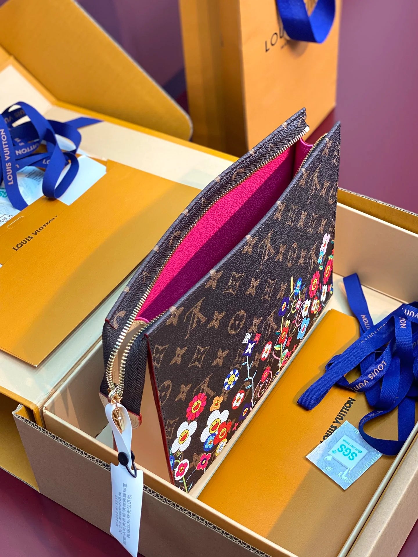 LV CLUTCH