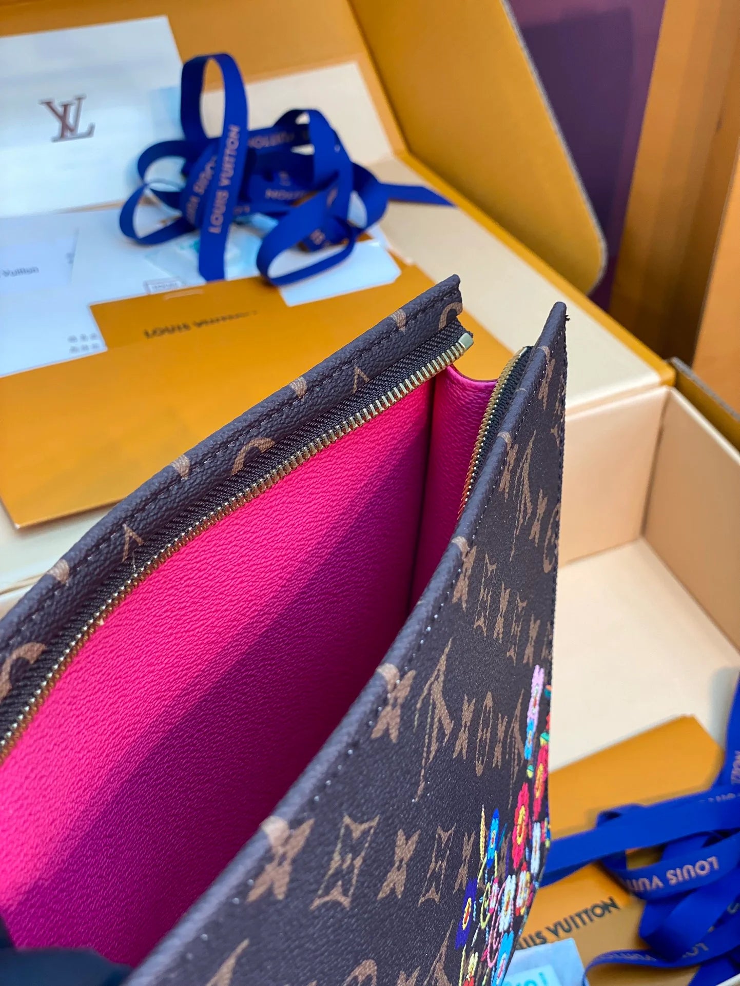 LV CLUTCH
