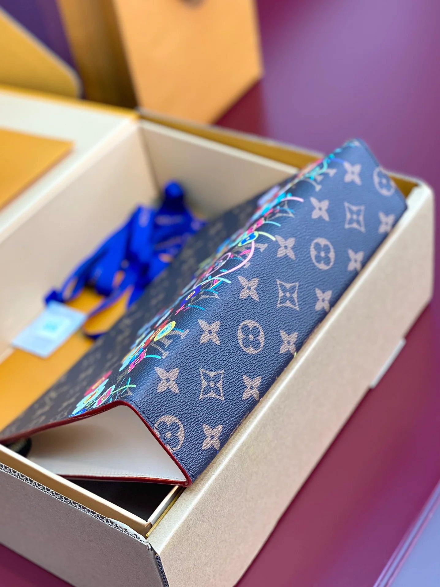 LV CLUTCH