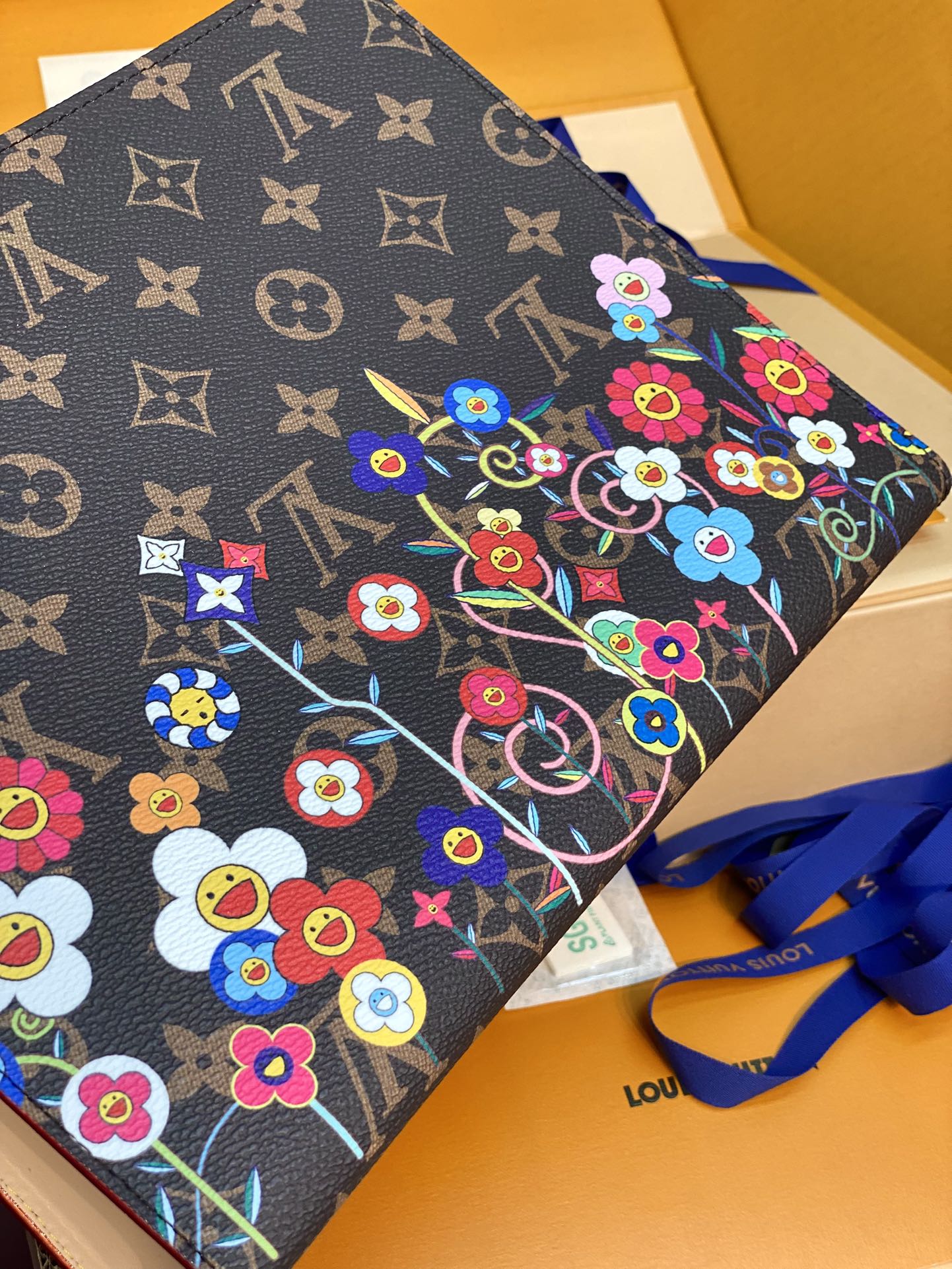 LV CLUTCH