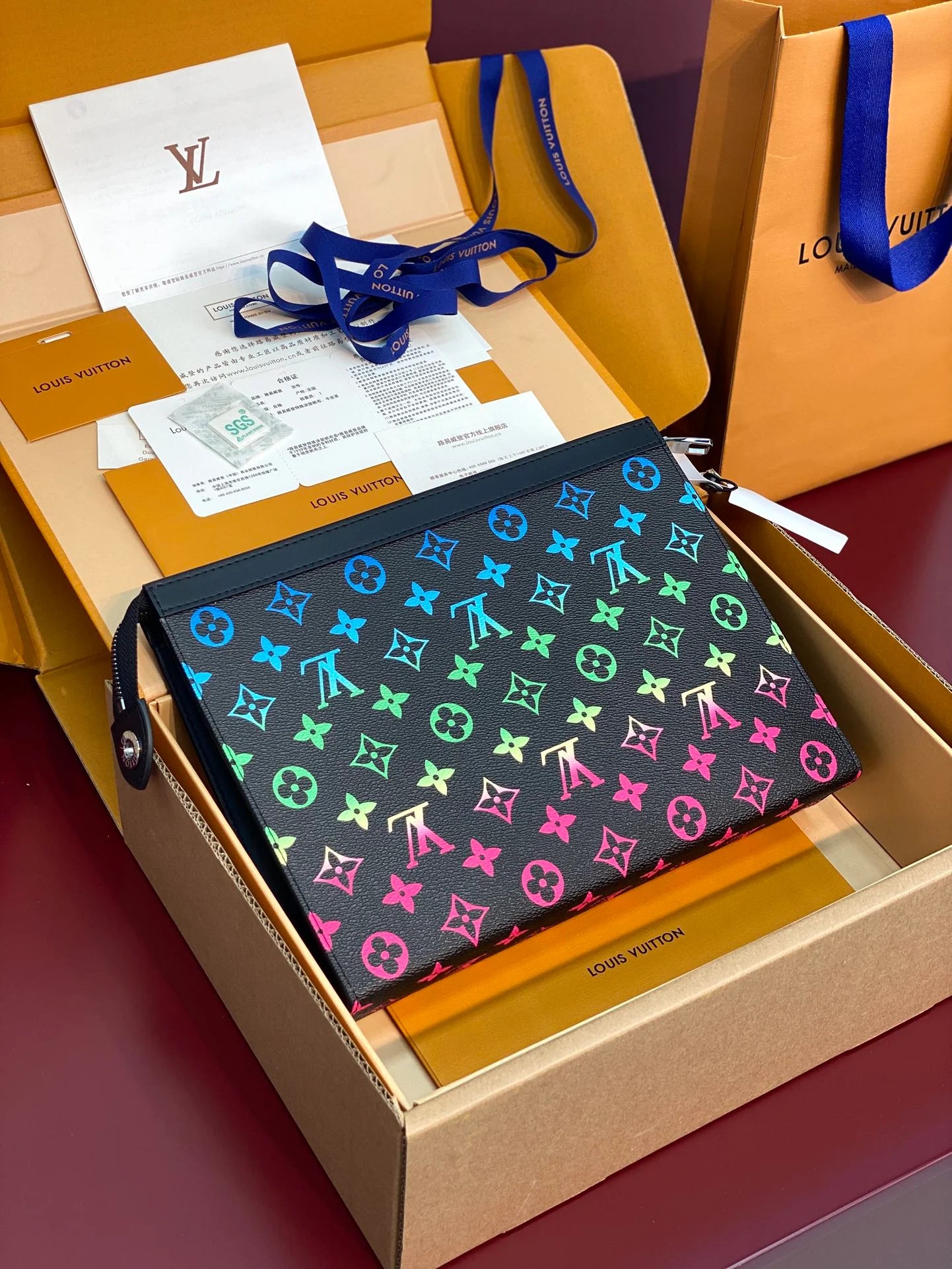 LV CLUTCH