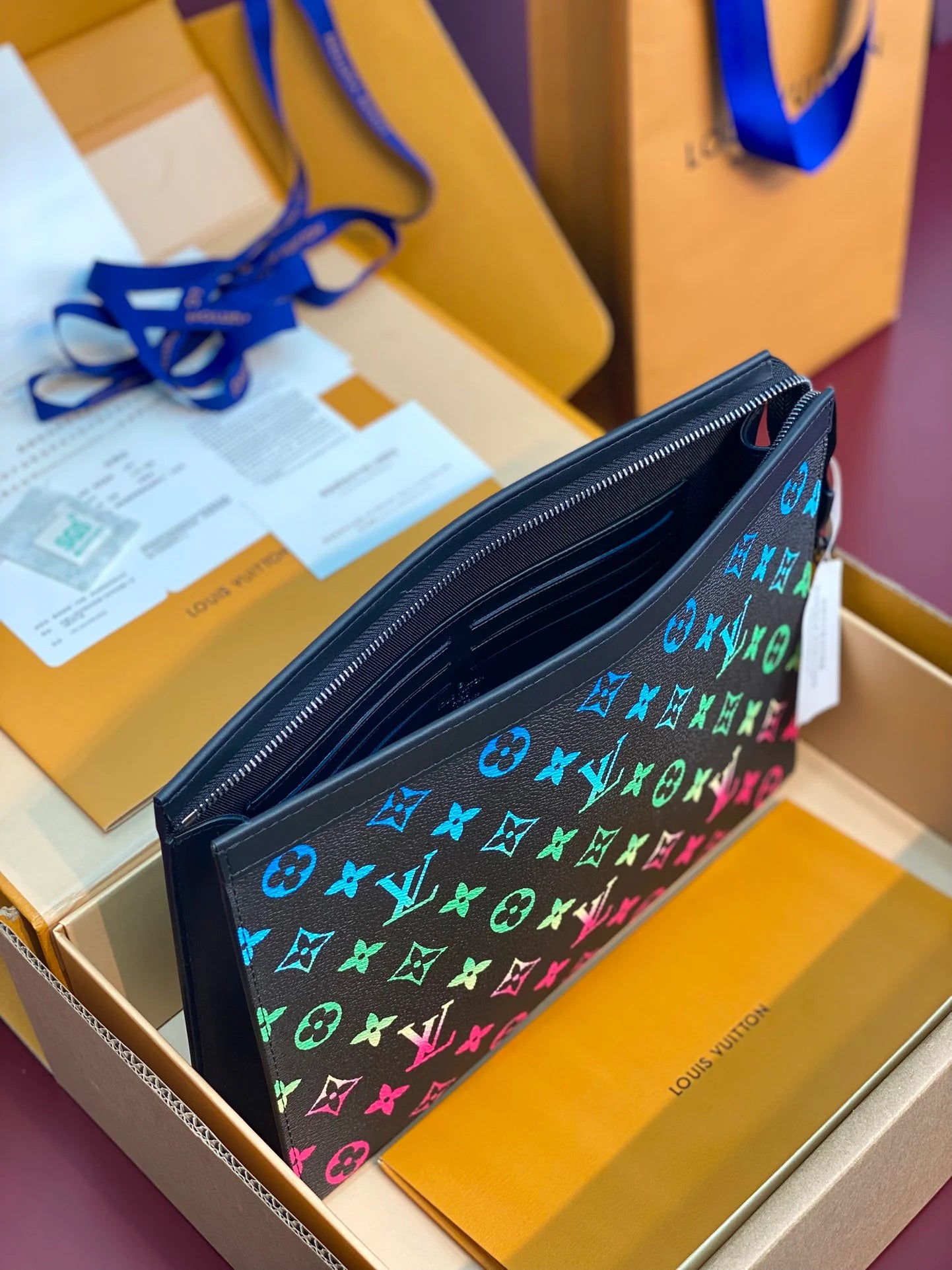 LV CLUTCH