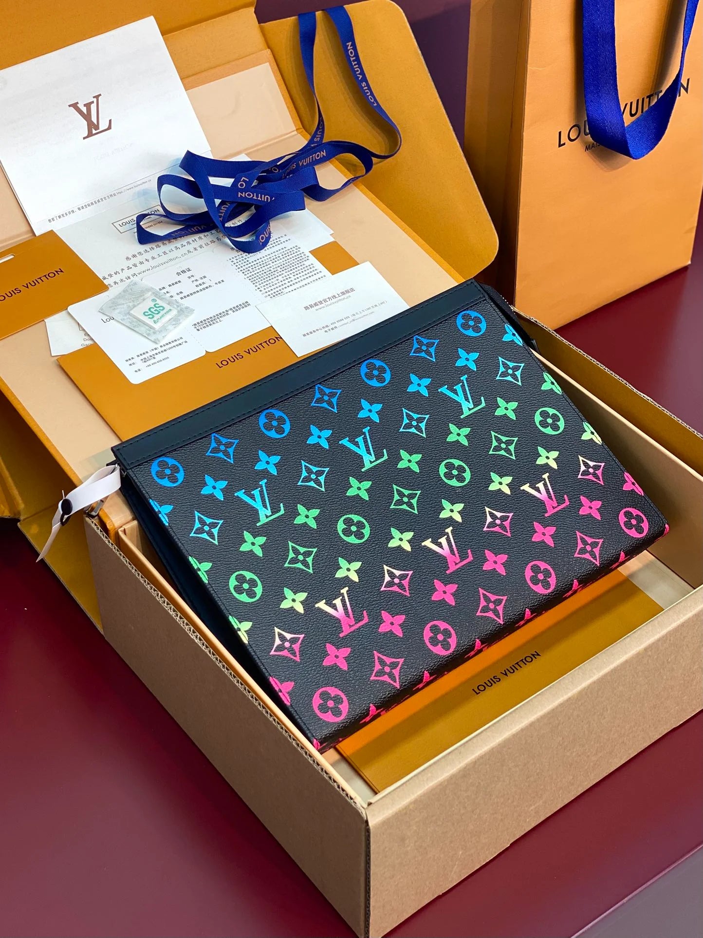 LV CLUTCH