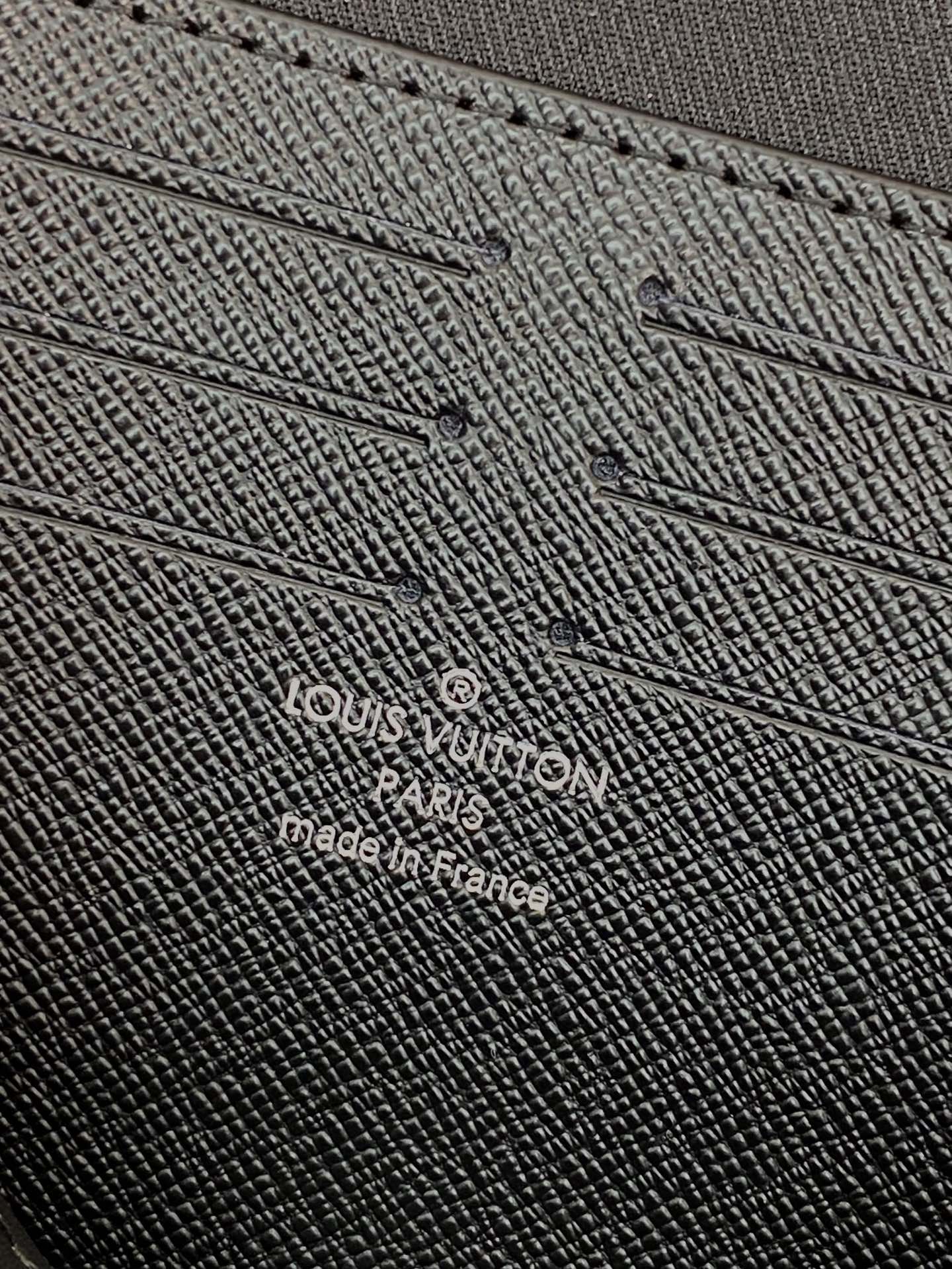 LV CLUTCH