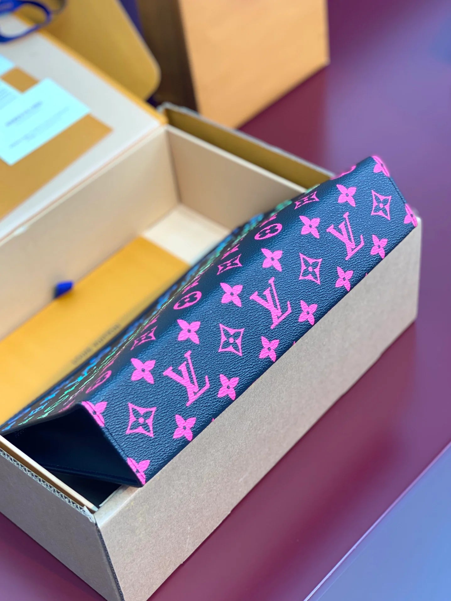 LV CLUTCH