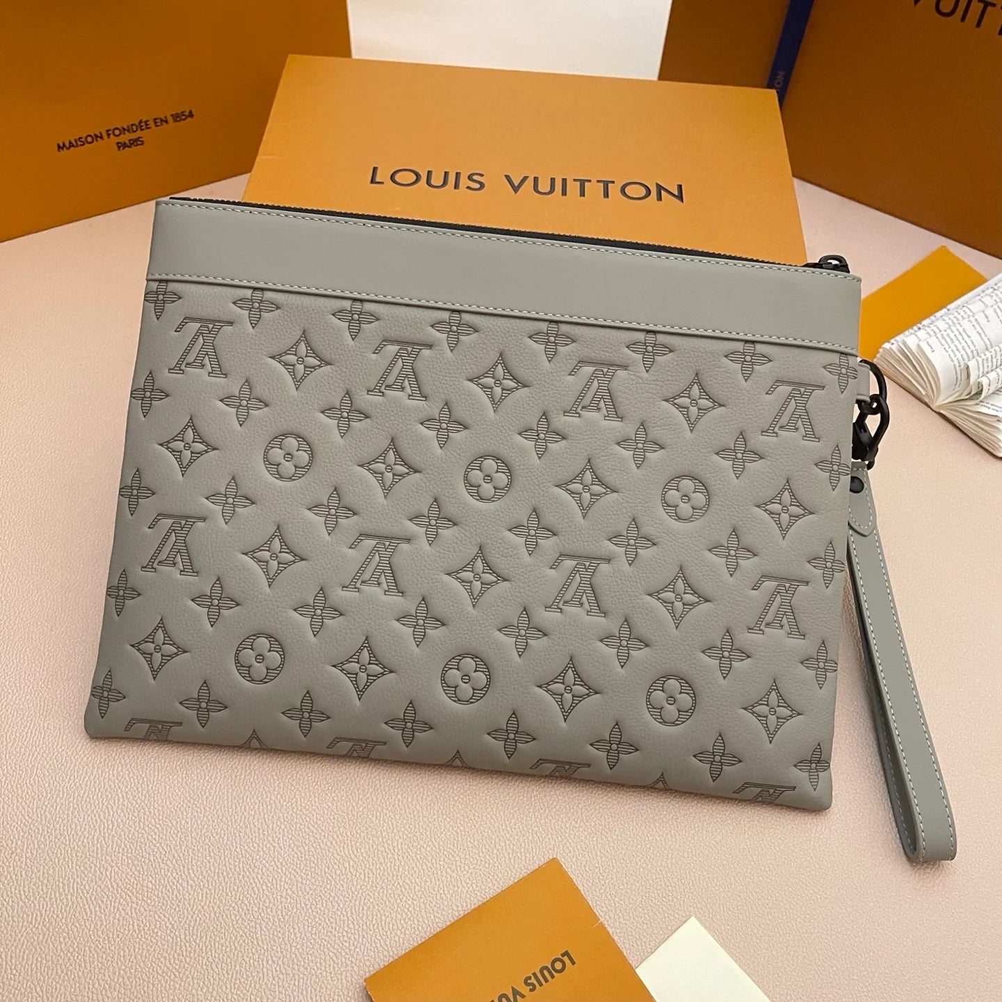 LV CLUTCH