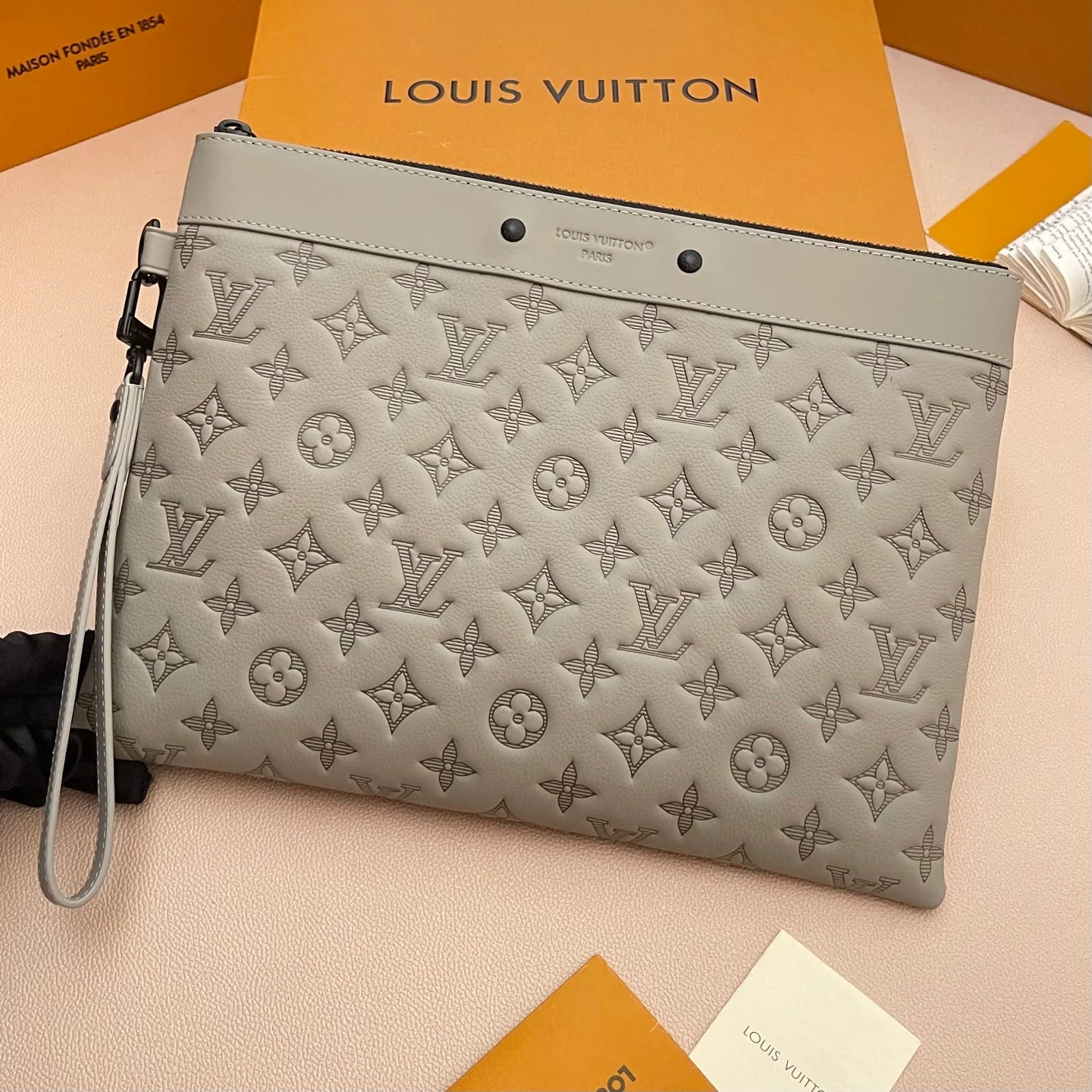 LV CLUTCH